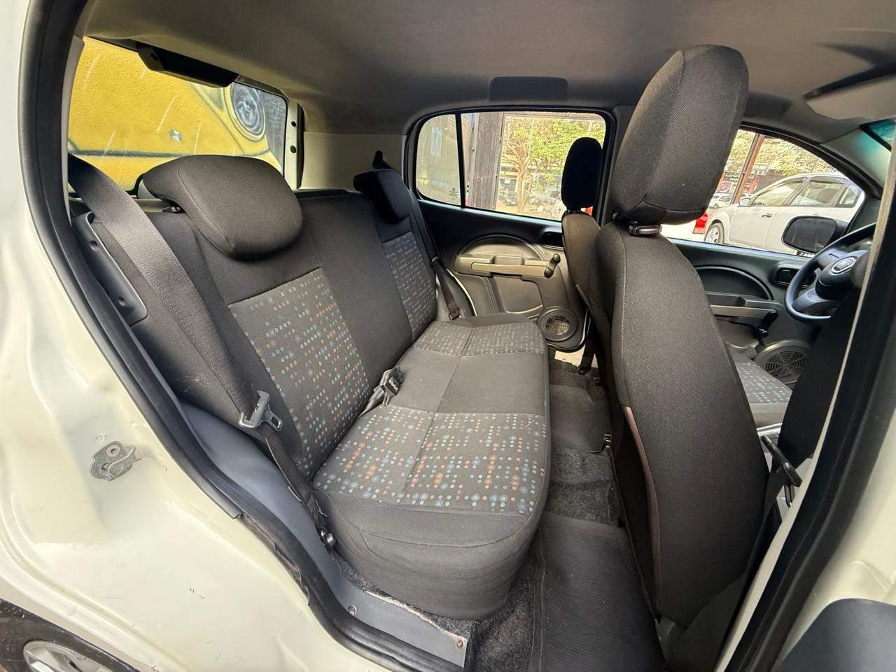 Foto numero 8 do veiculo Fiat Uno VIVACE Celeb. 1.0 EVO F.Flex 8V 5p  - Branca - 2015/2016