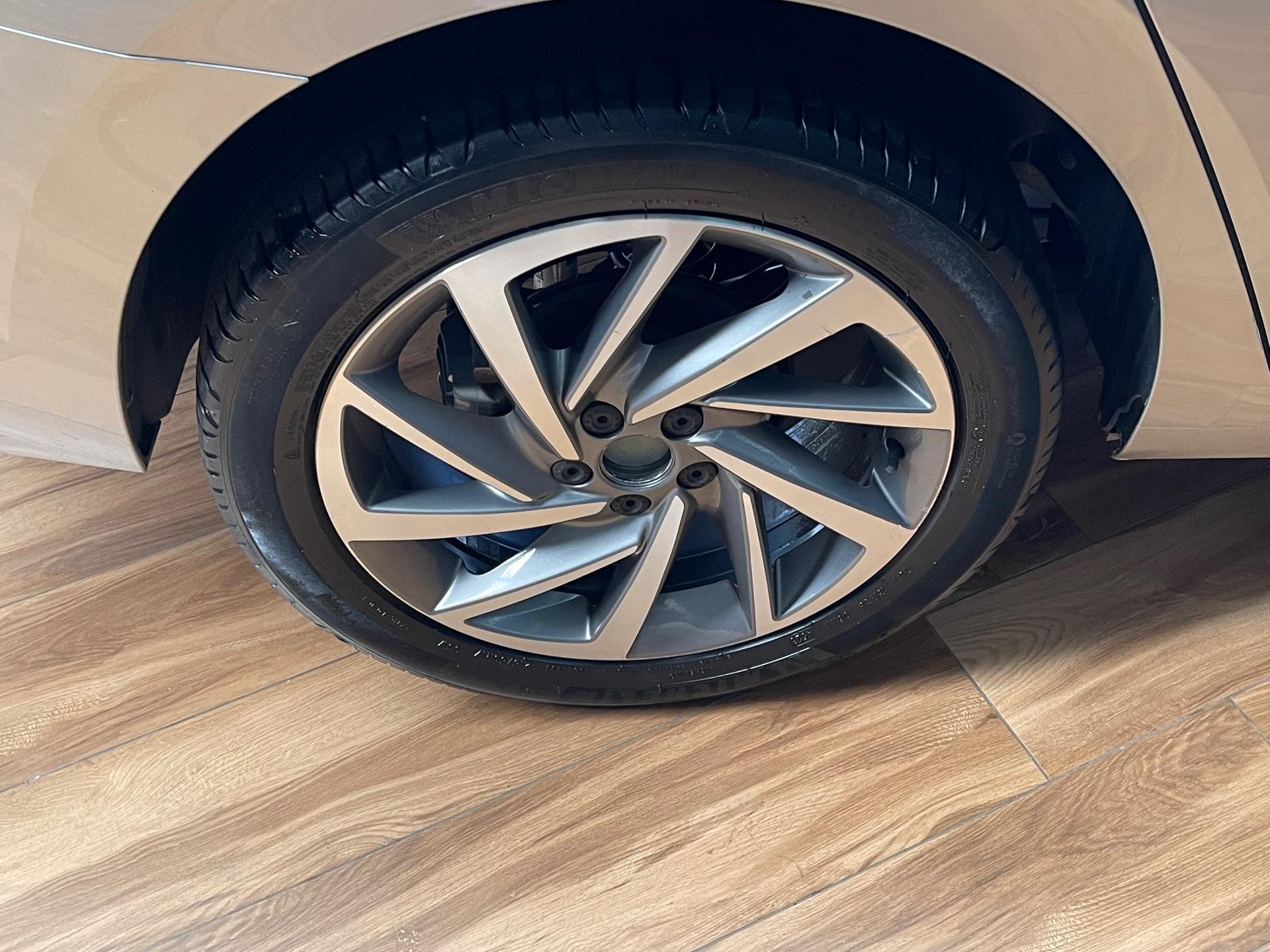 Foto numero 13 do veiculo Volkswagen Virtus W/ HL AD - Prata - 2018/2018