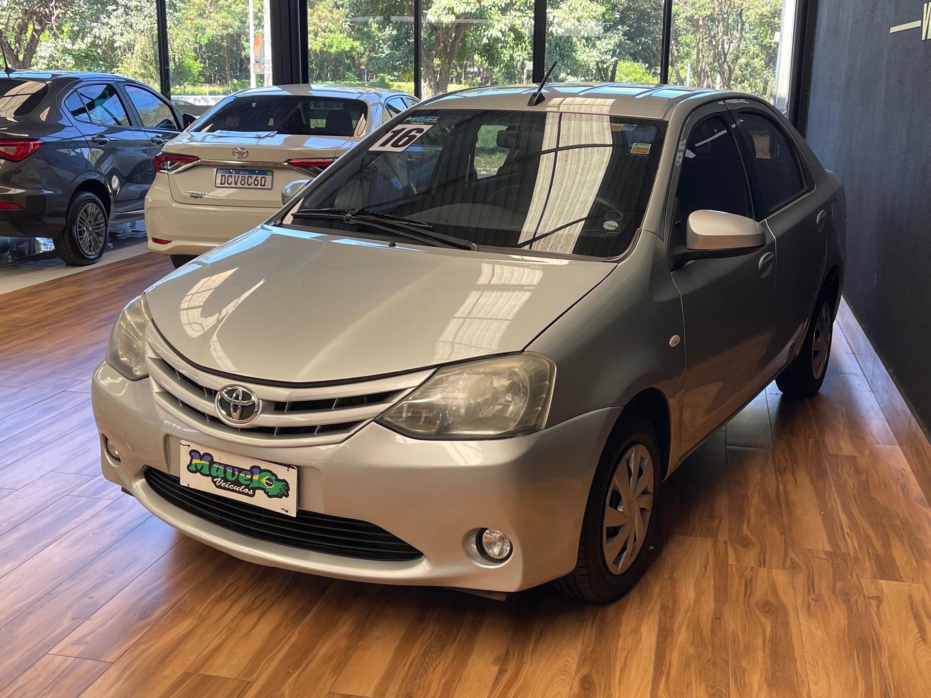 Foto numero 2 do veiculo Toyota Etios SD XS 15 MT - Prata - 2016/2017