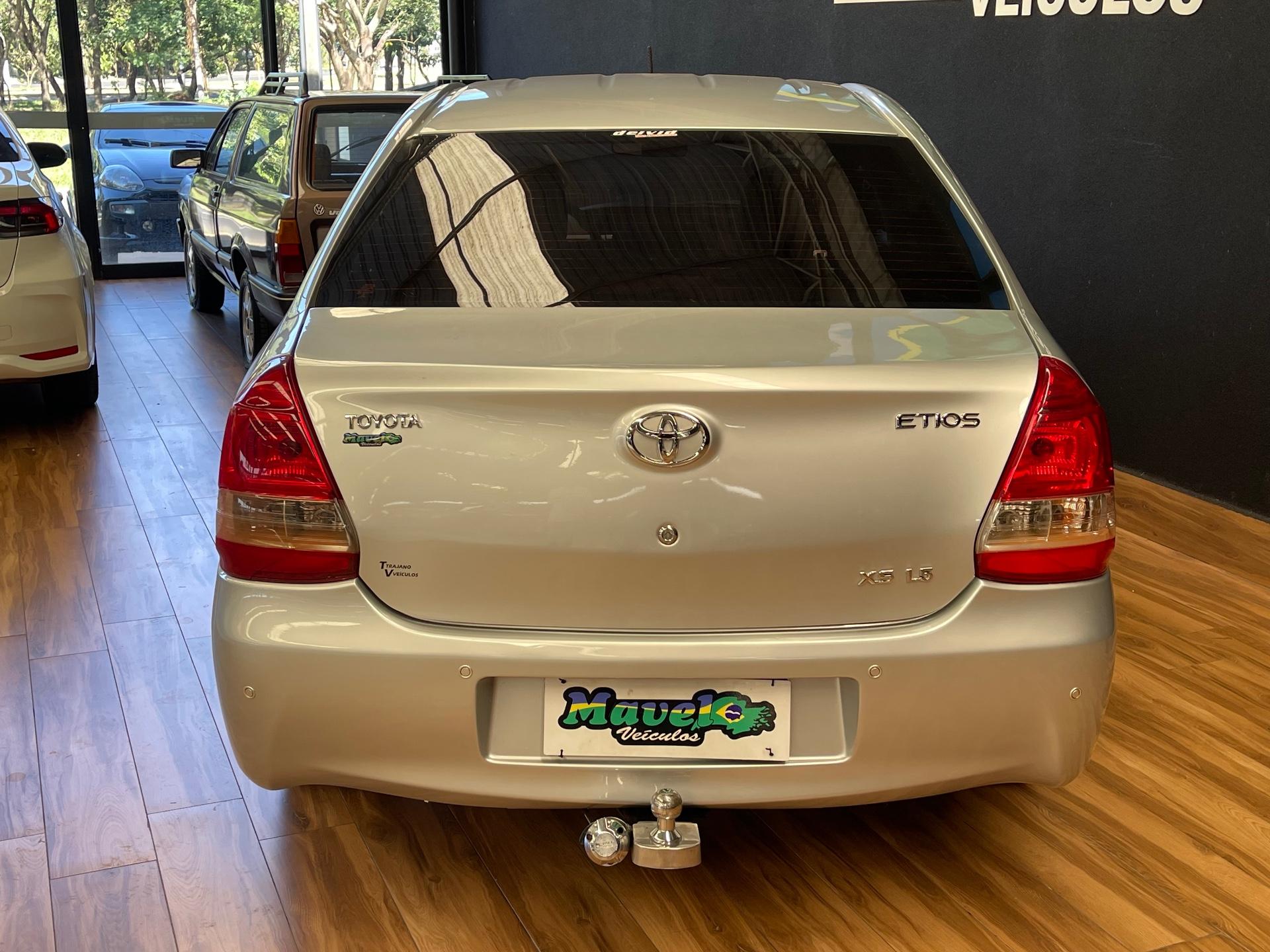 Foto numero 11 do veiculo Toyota Etios SD XS 15 MT - Prata - 2016/2017