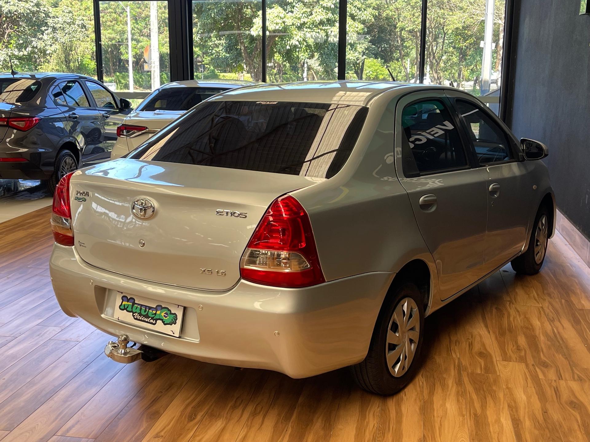 Foto numero 12 do veiculo Toyota Etios SD XS 15 MT - Prata - 2016/2017