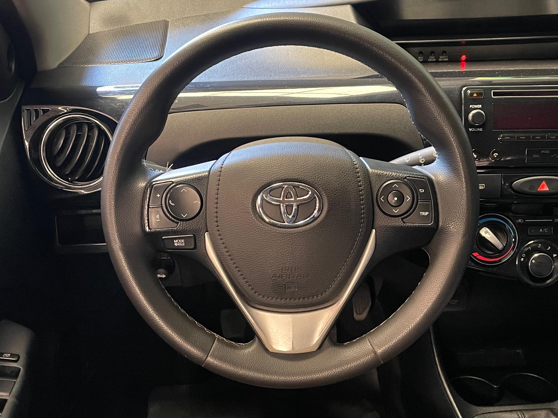 Foto numero 4 do veiculo Toyota Etios SD XS 15 MT - Prata - 2016/2017
