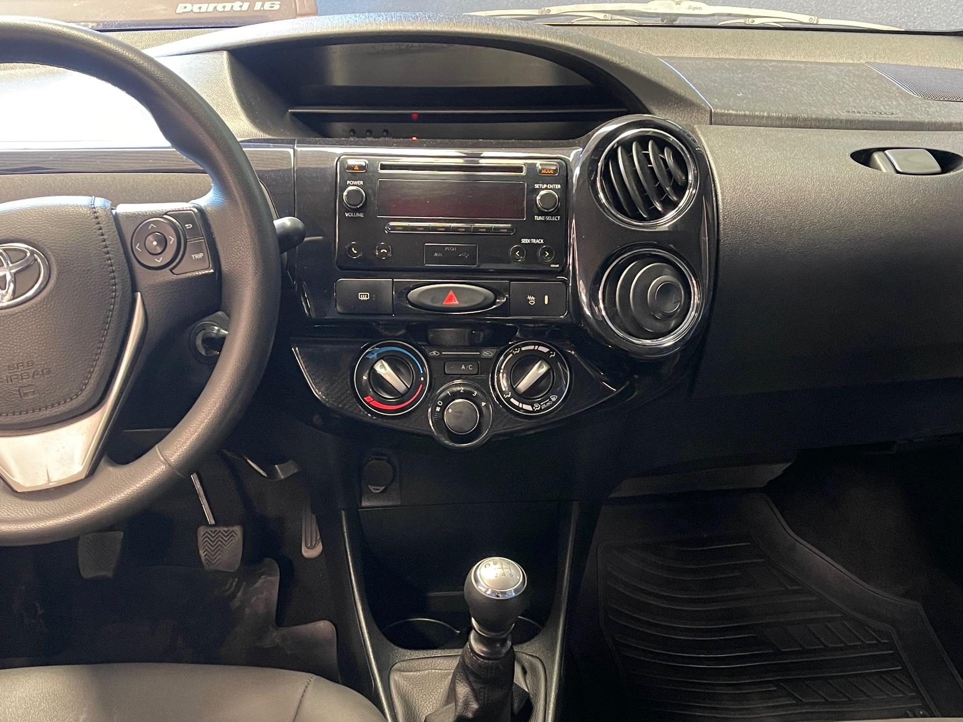 Foto numero 5 do veiculo Toyota Etios SD XS 15 MT - Prata - 2016/2017