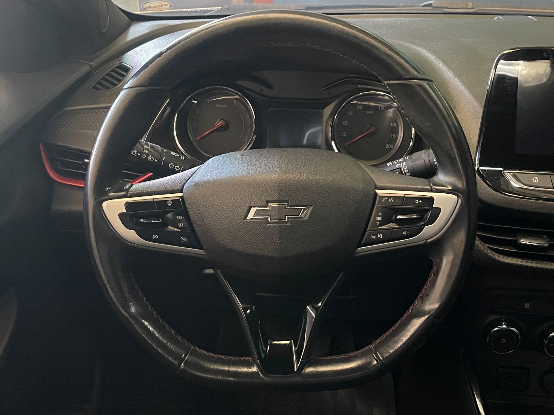 Foto numero 4 do veiculo Chevrolet Onix HEV/ 10TAT RS - Branca - 2021/2022