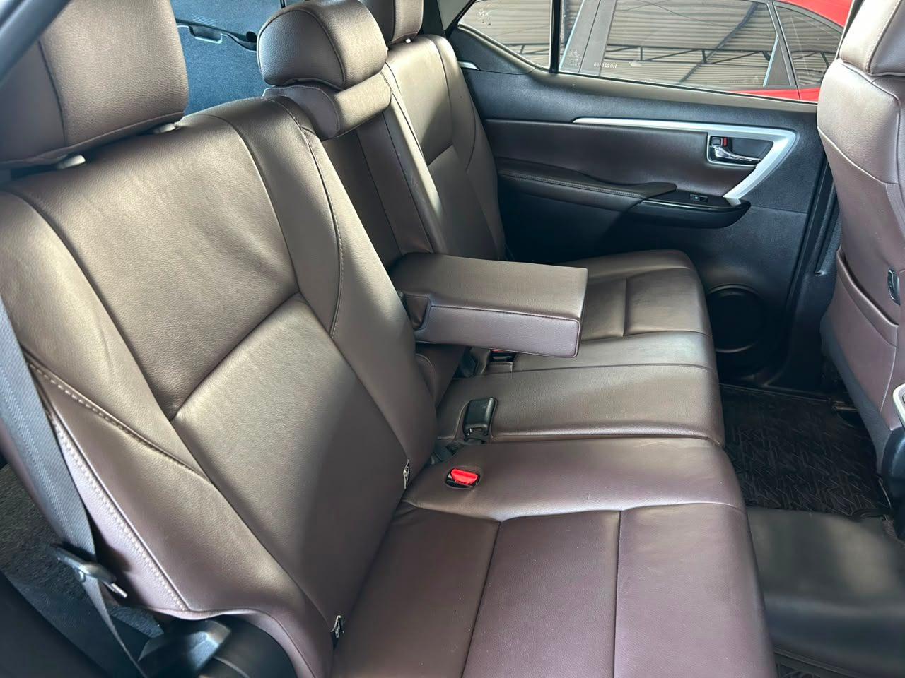 Toyota Hilux SW4 SRX 4x4 2.8 TDI 16V Dies. Aut. 2017