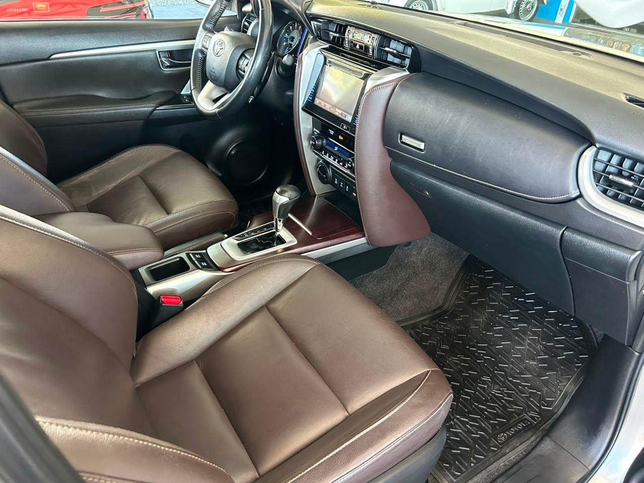 Toyota Hilux SW4 SRX 4x4 2.8 TDI 16V Dies. Aut. 2017
