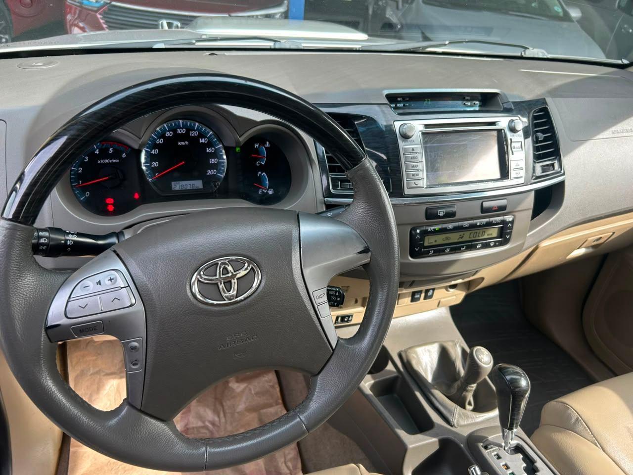 Toyota Hilux SW4 SRV D4-D 4x4 3.0 TDI Dies. Aut 2013