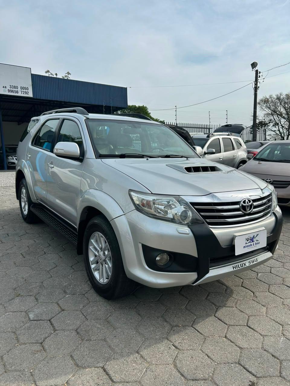 Toyota Hilux SW4 SRV D4-D 4x4 3.0 TDI Dies. Aut 2013