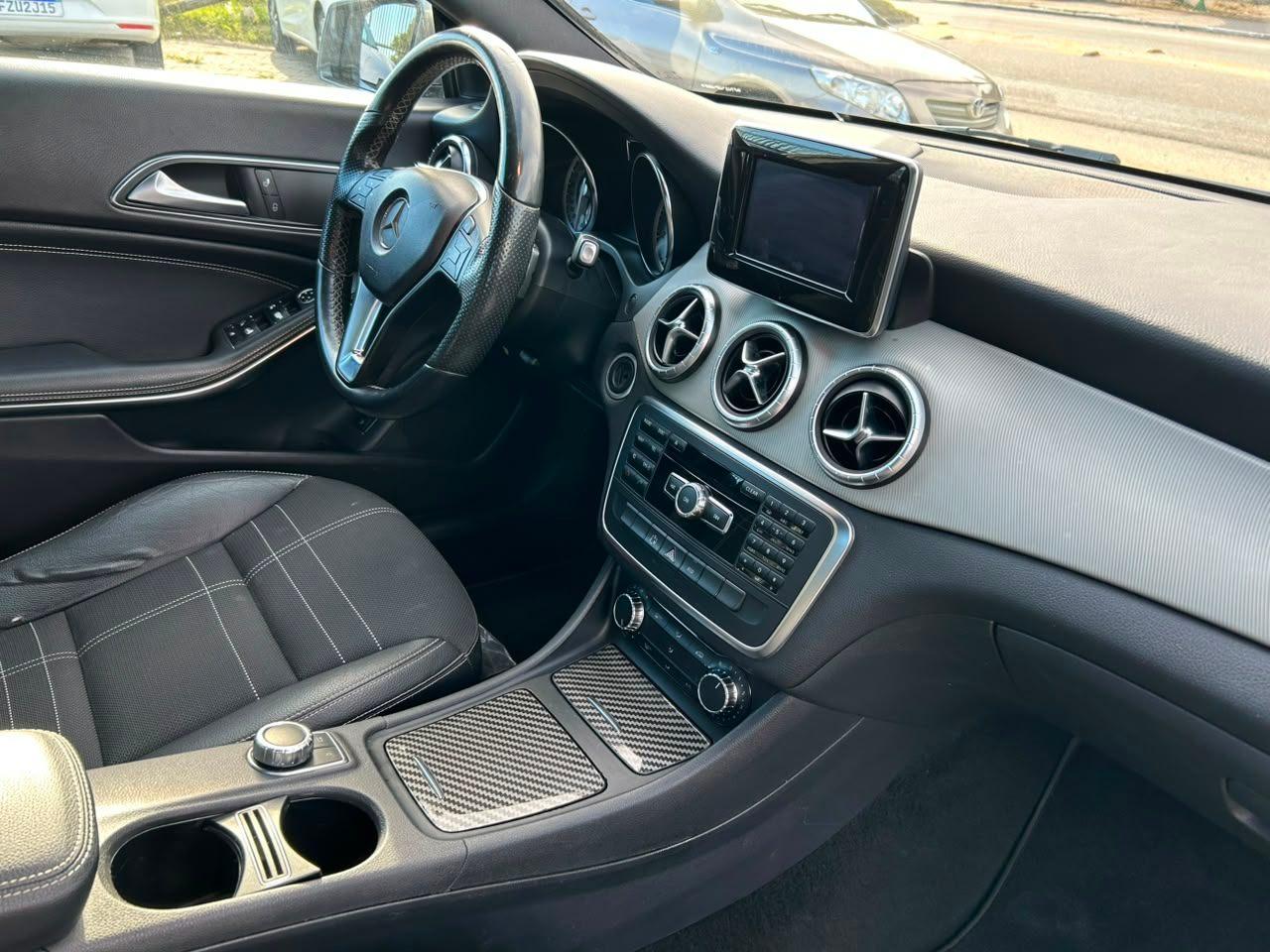 Mercedes-Benz Cla 200 Urban 1.6 TB 16V/Flex Aut. 2015