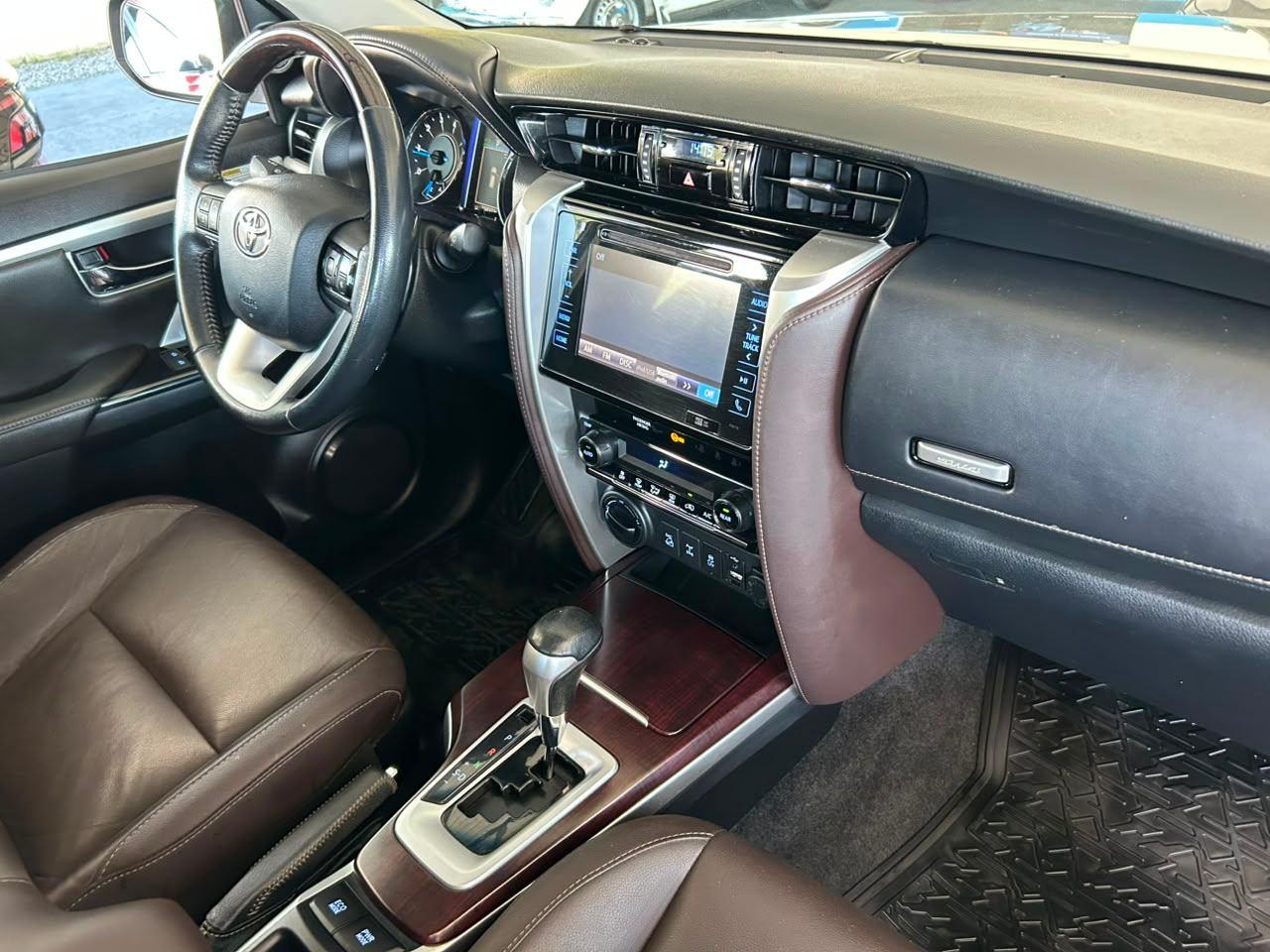 Toyota Hilux SW4 SRX 4x4 2.8 TDI 16V Dies. Aut. 2017