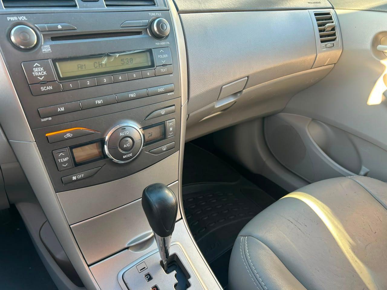 Toyota Corolla GLi 1.8 Flex 16V Aut. 2010