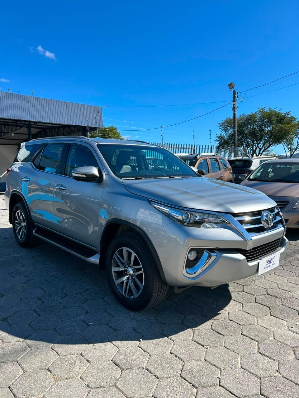 Toyota Hilux SW4 SRX 4x4 2.8 TDI 16V Dies. Aut. 2017