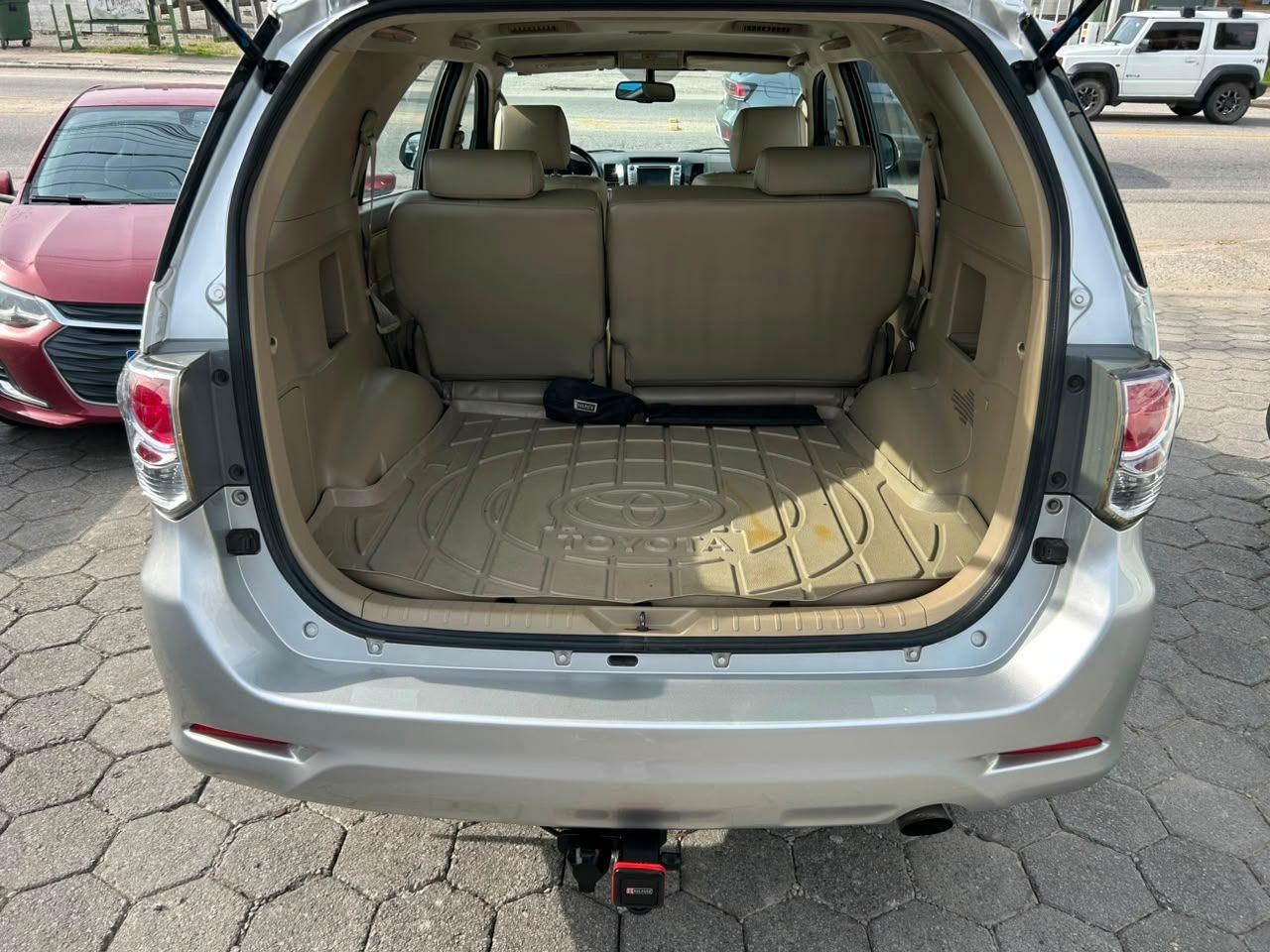 Toyota Hilux SW4 SRV D4-D 4x4 3.0 TDI Dies. Aut 2013