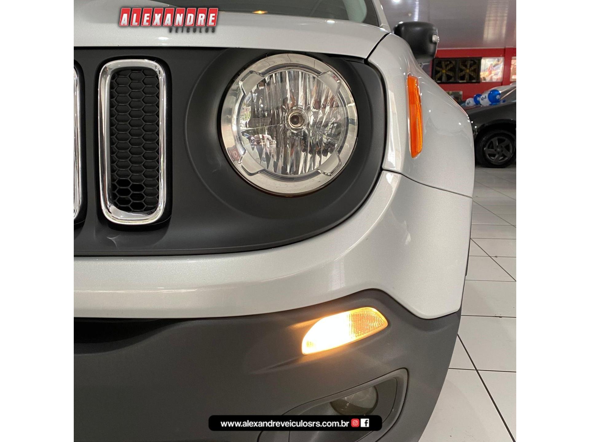 Foto numero 21 do veiculo Jeep Renegade Sport 1.8 4x2 Flex 16V Aut. - Prata - 2015/2016