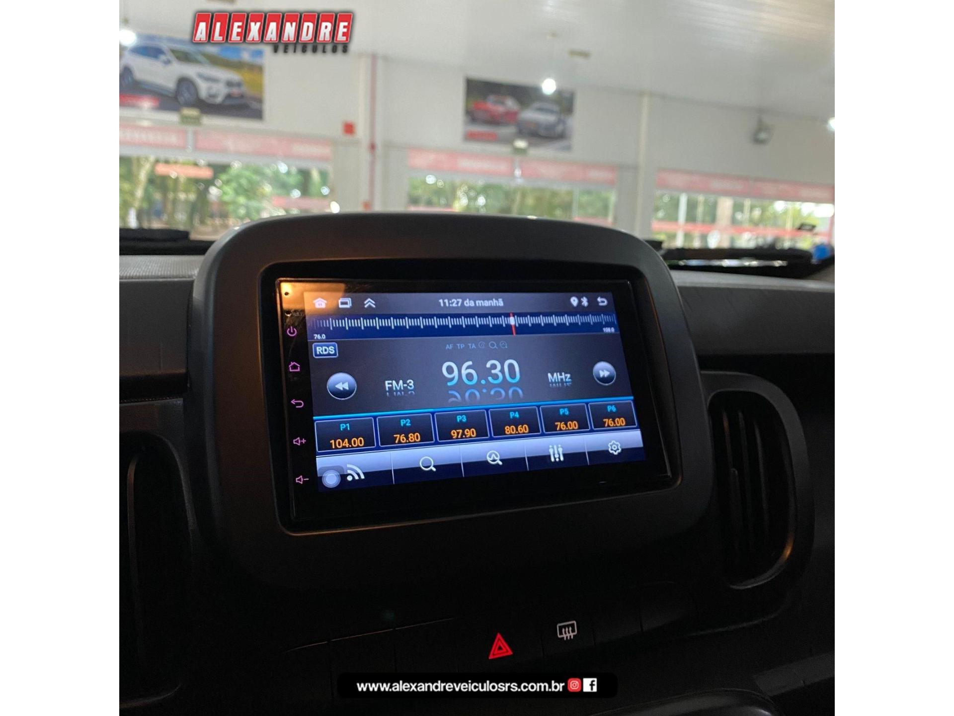 Foto numero 17 do veiculo Fiat Mobi 1.0 MEC. FLEX  - Preta - 2021/2022