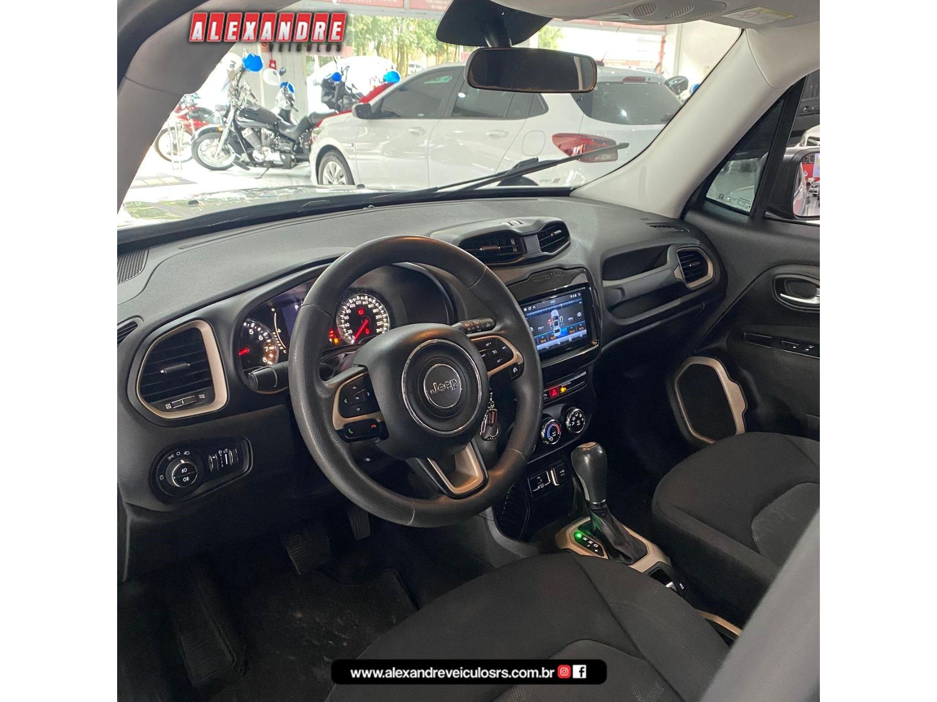 Foto numero 14 do veiculo Jeep Renegade Sport 1.8 4x2 Flex 16V Aut. - Prata - 2015/2016