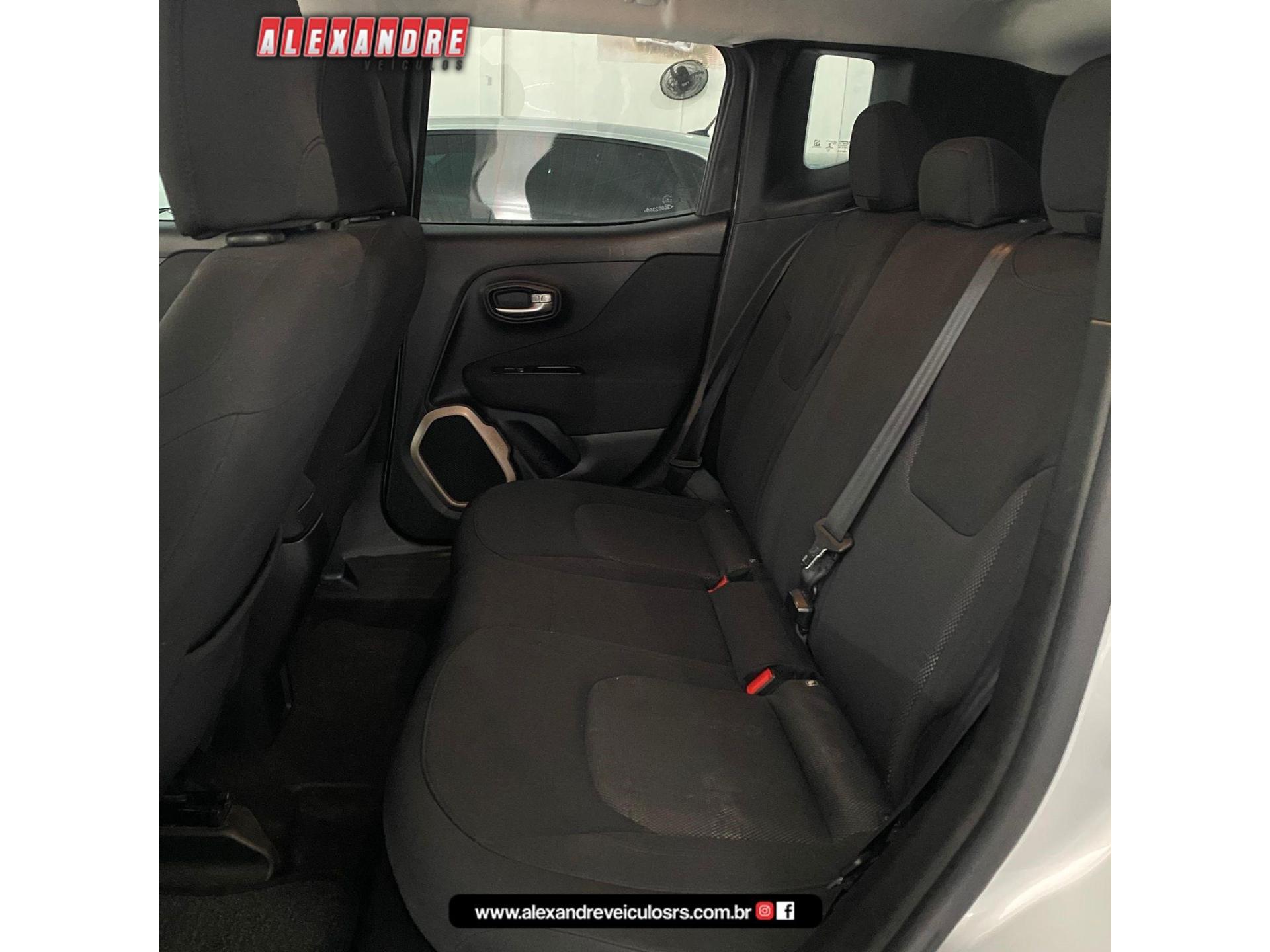 Foto numero 20 do veiculo Jeep Renegade Sport 1.8 4x2 Flex 16V Aut. - Prata - 2015/2016