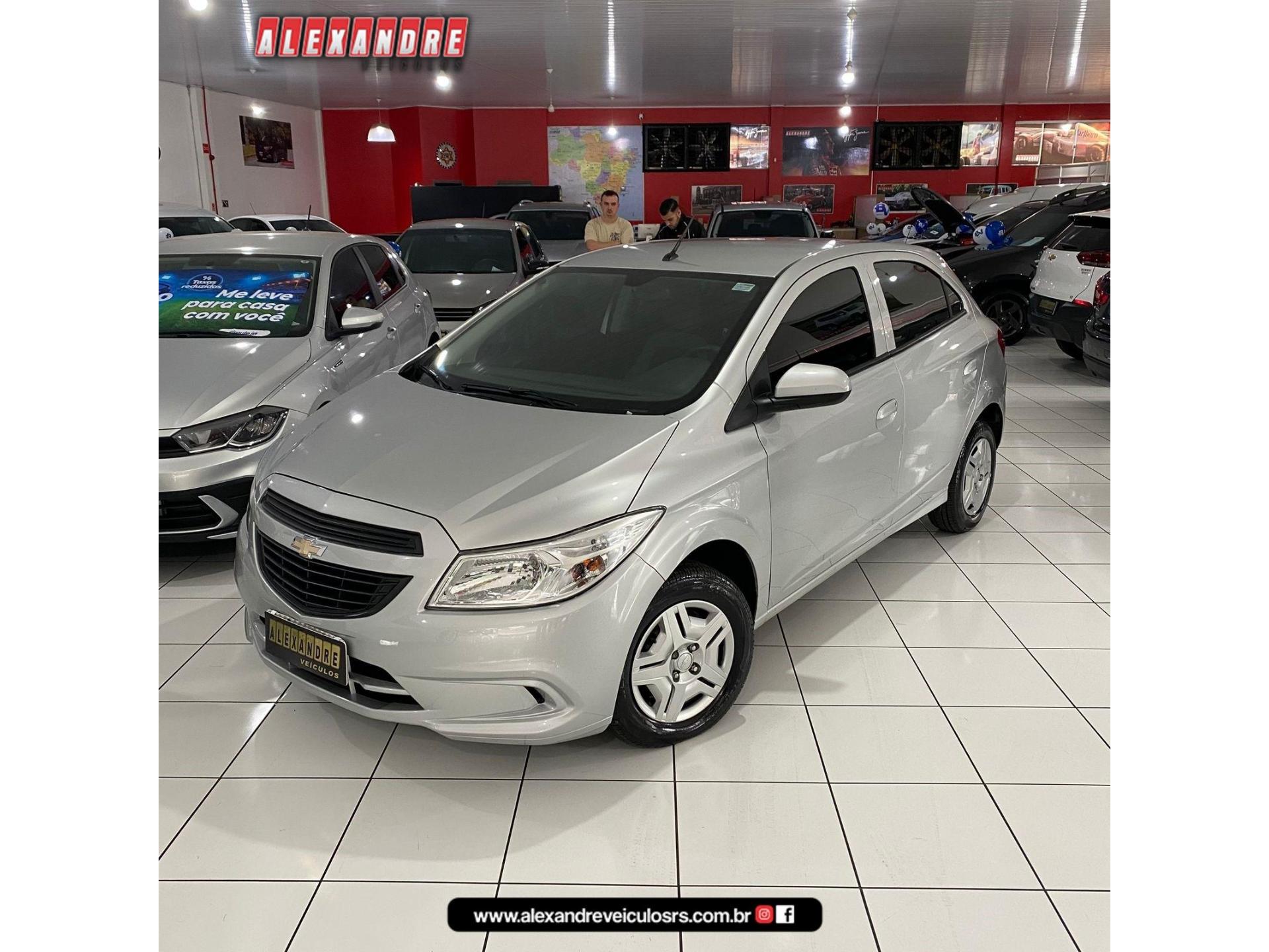 Foto numero 2 do veiculo Chevrolet Onix HATCH LS 1.0 8V FlexPower 5p Mec.  - Prata - 2015/2015
