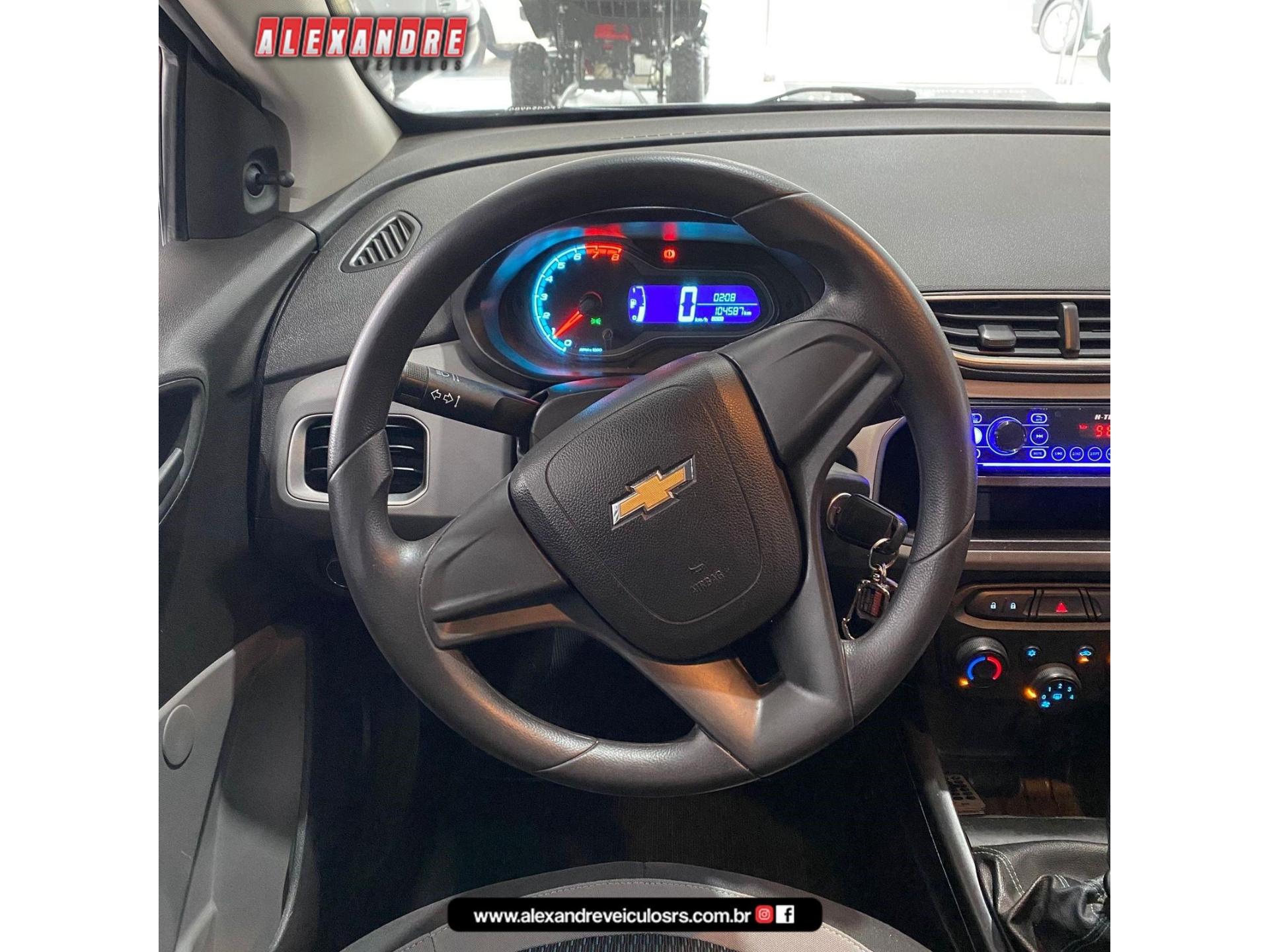 Foto numero 11 do veiculo Chevrolet Onix HATCH LS 1.0 8V FlexPower 5p Mec.  - Prata - 2015/2015