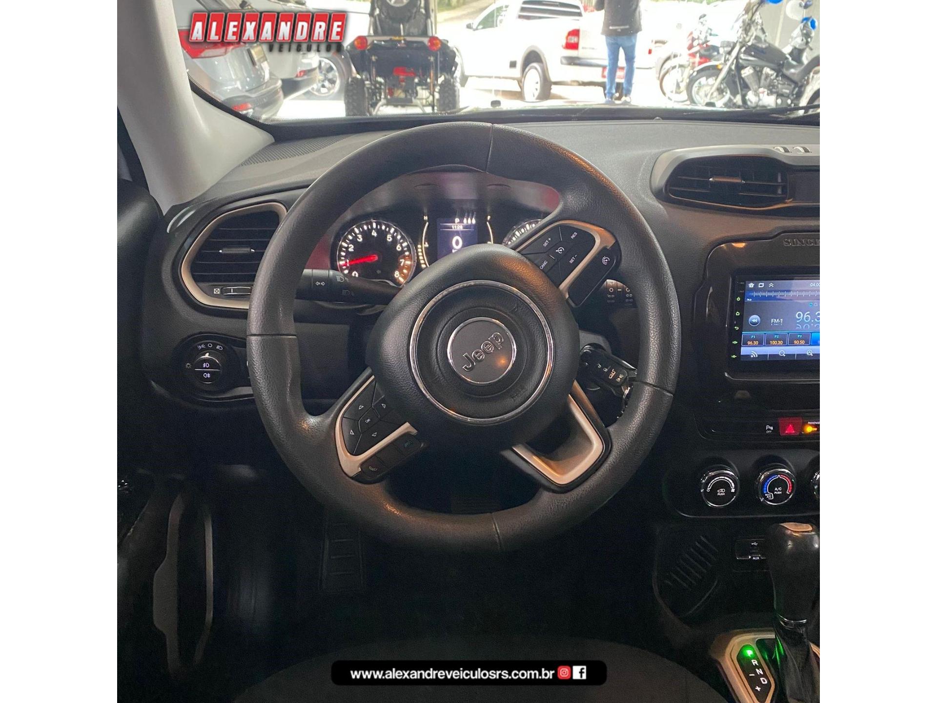 Foto numero 11 do veiculo Jeep Renegade Sport 1.8 4x2 Flex 16V Aut. - Prata - 2015/2016