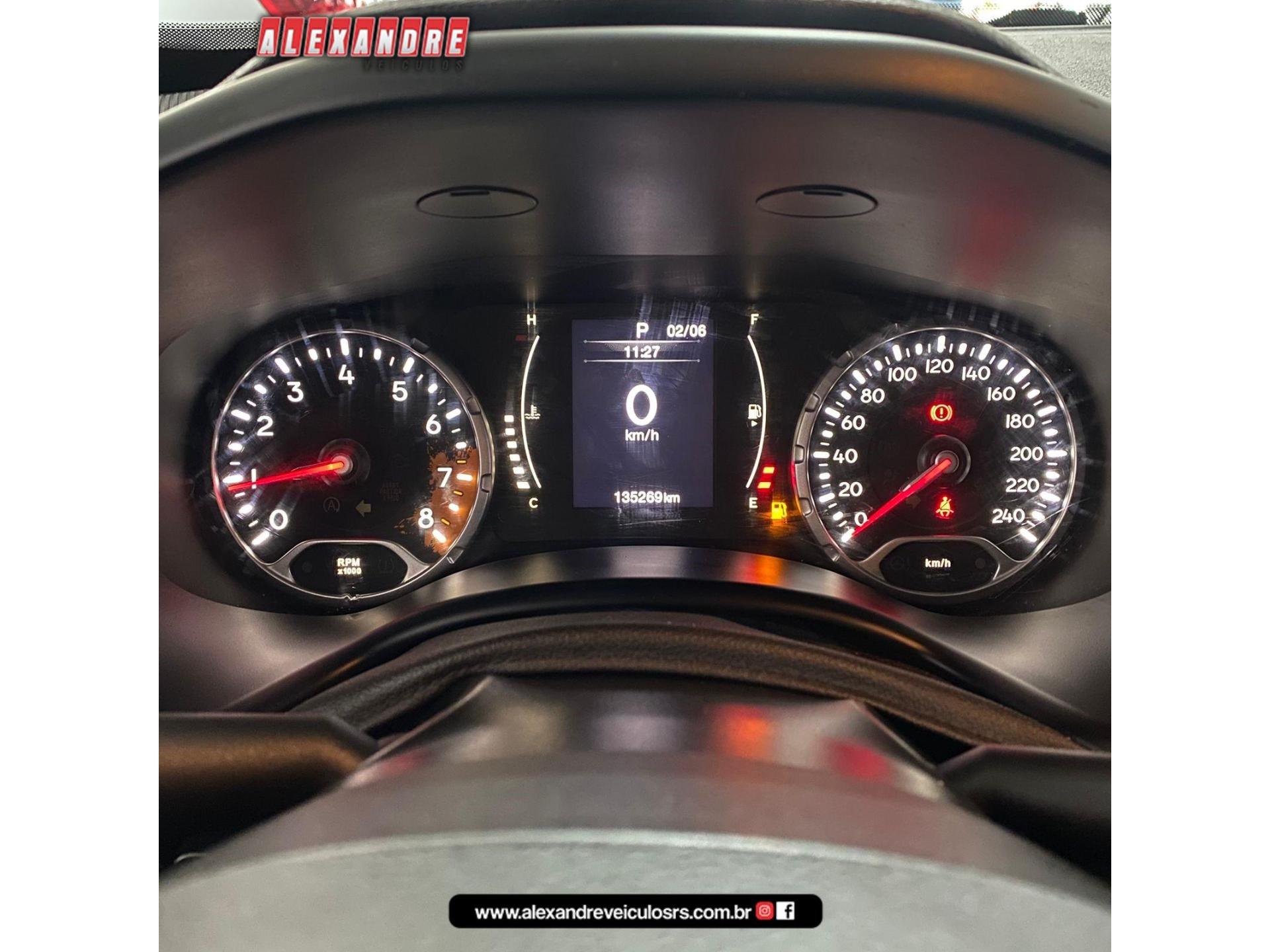 Foto numero 10 do veiculo Jeep Renegade Sport 1.8 4x2 Flex 16V Aut. - Prata - 2015/2016