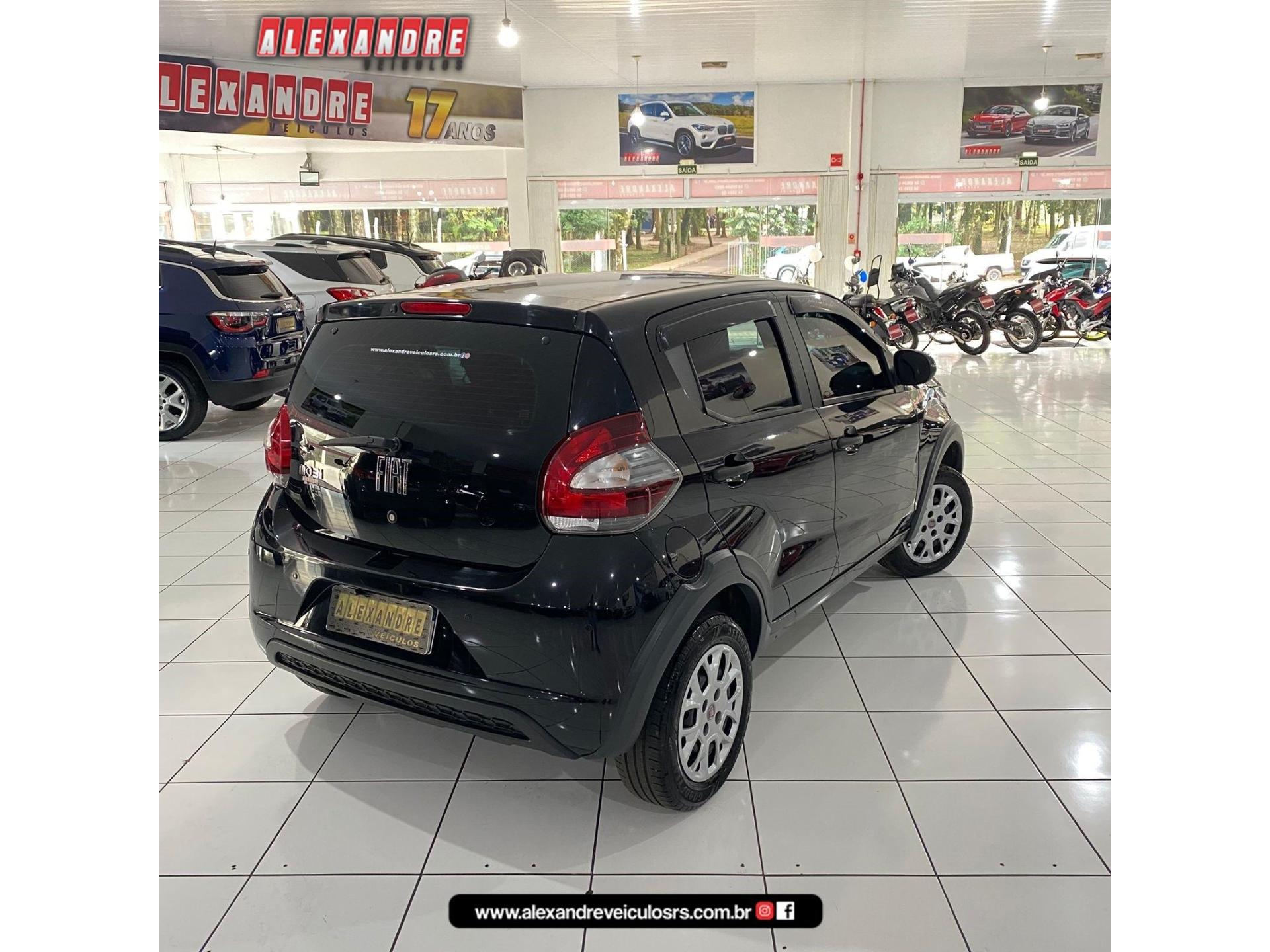 Foto numero 3 do veiculo Fiat Mobi 1.0 MEC. FLEX  - Preta - 2021/2022