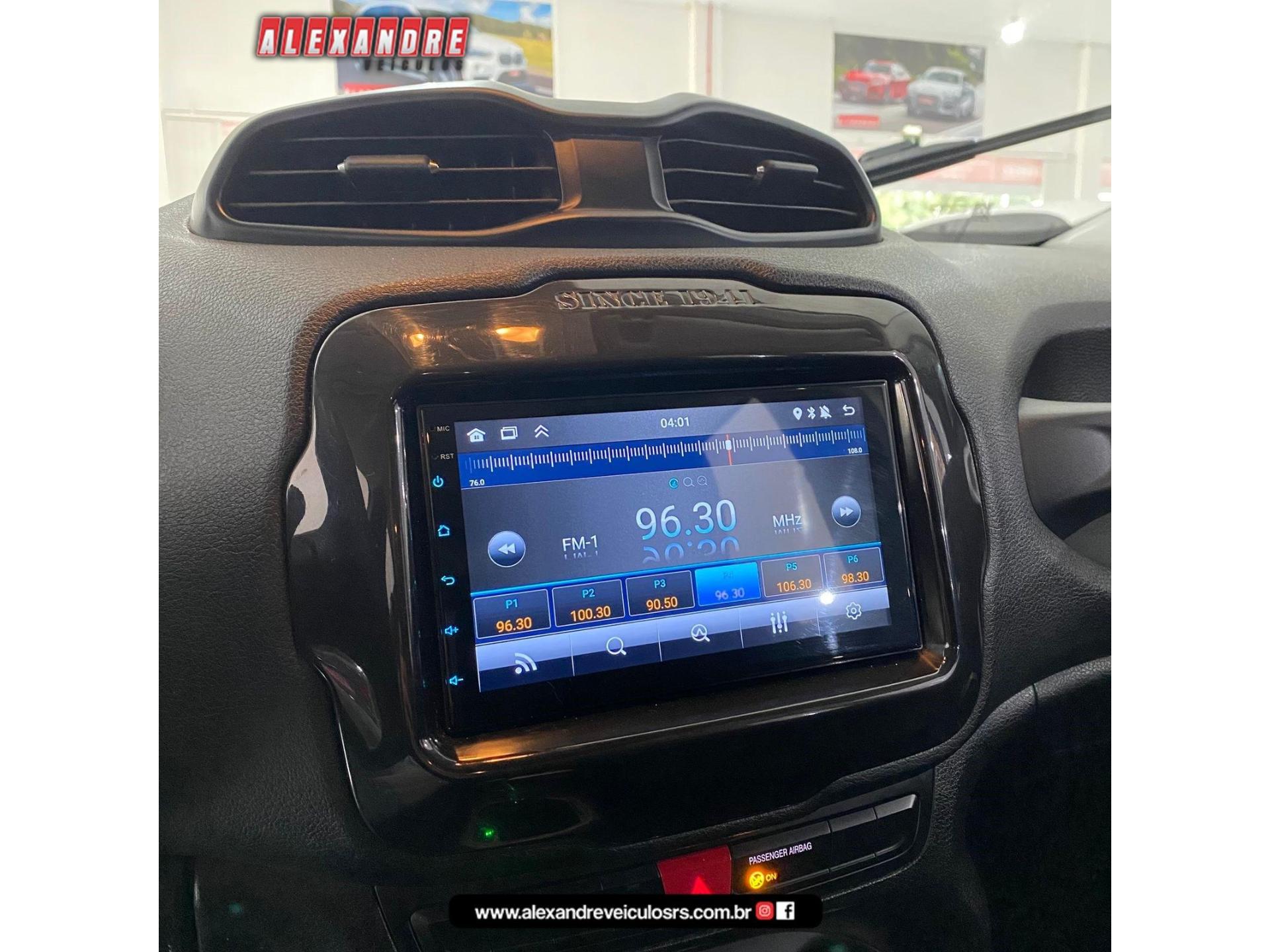Foto numero 17 do veiculo Jeep Renegade Sport 1.8 4x2 Flex 16V Aut. - Prata - 2015/2016