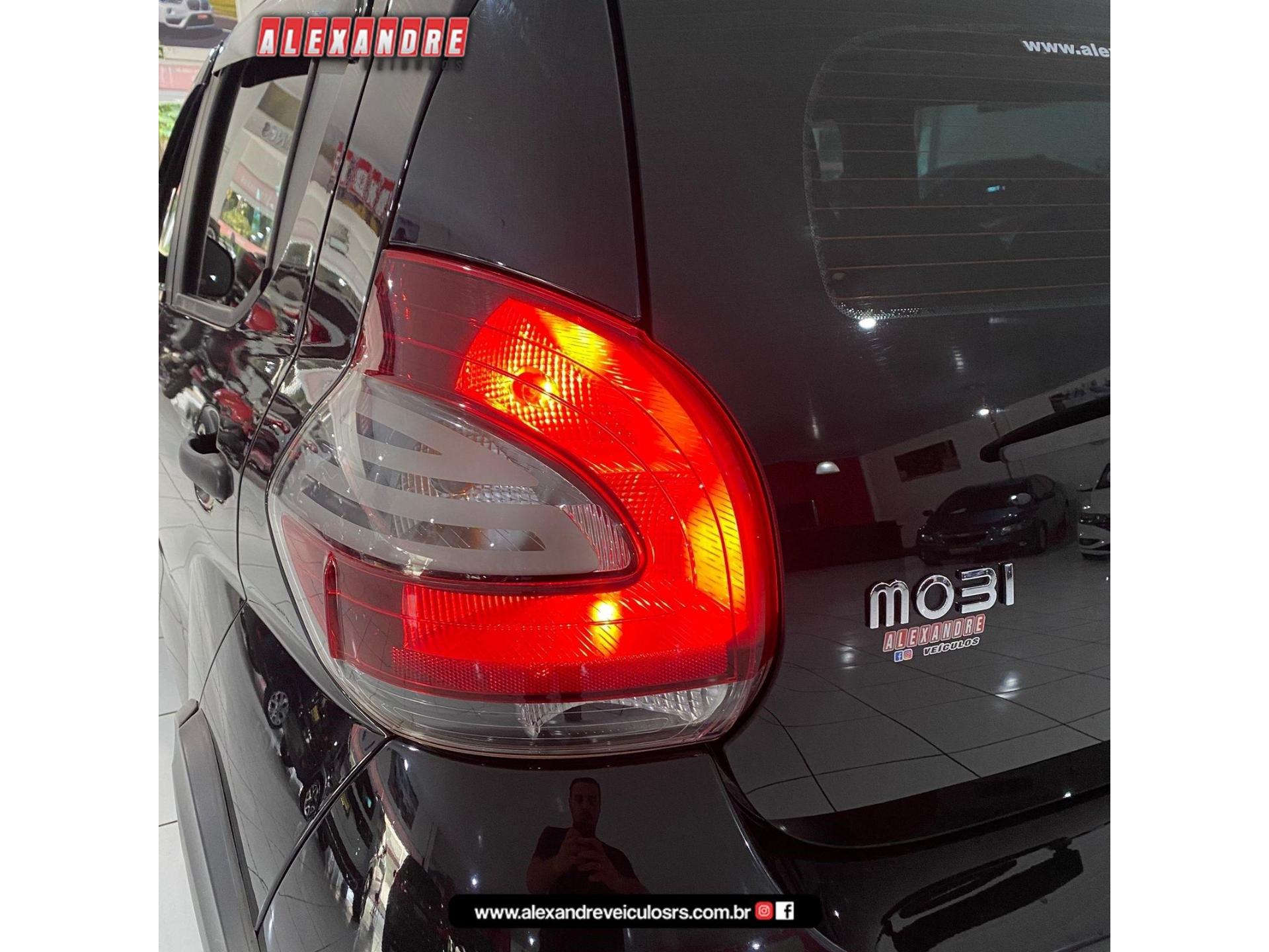 Foto numero 22 do veiculo Fiat Mobi 1.0 MEC. FLEX  - Preta - 2021/2022