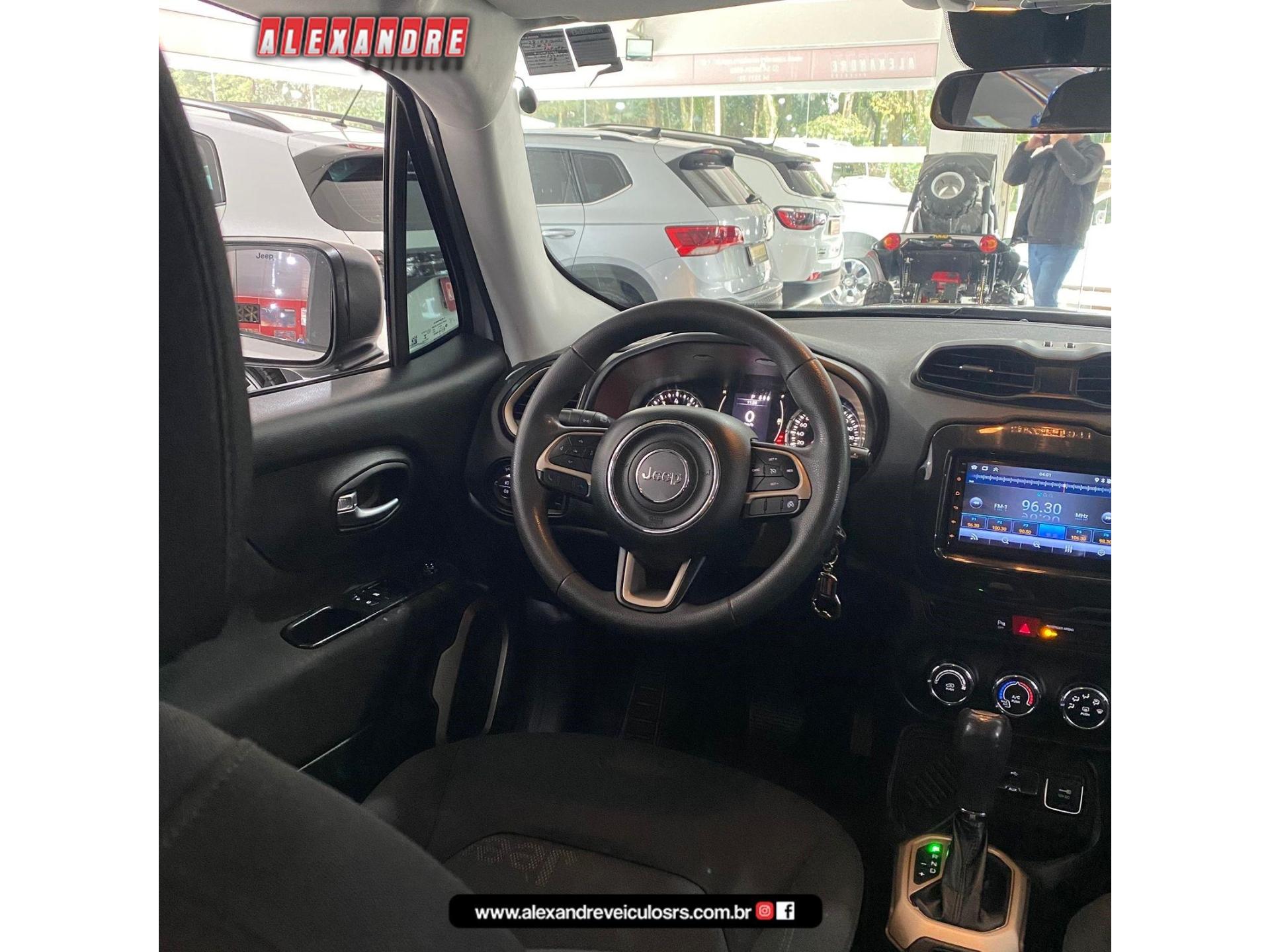 Foto numero 13 do veiculo Jeep Renegade Sport 1.8 4x2 Flex 16V Aut. - Prata - 2015/2016