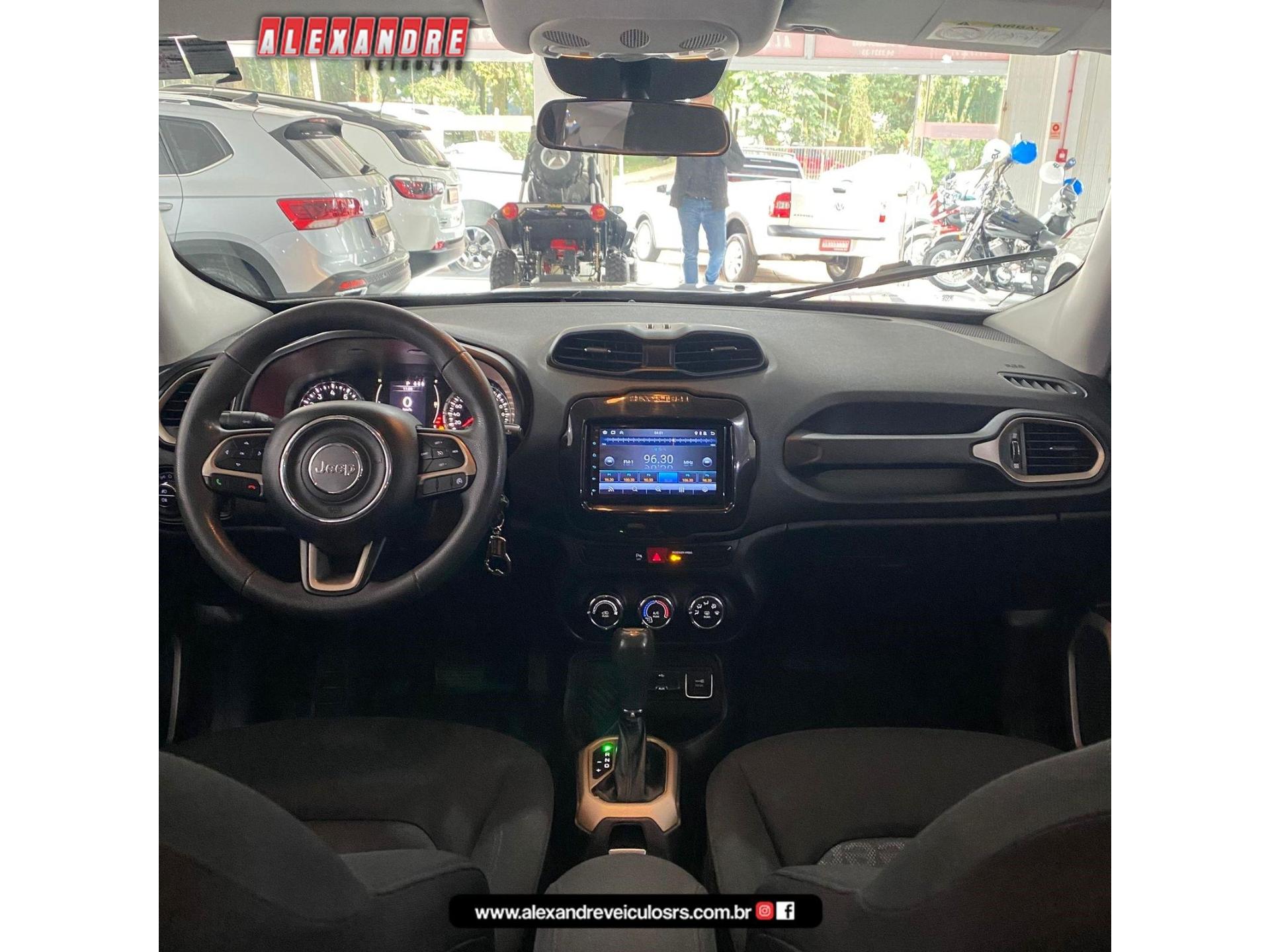 Foto numero 12 do veiculo Jeep Renegade Sport 1.8 4x2 Flex 16V Aut. - Prata - 2015/2016