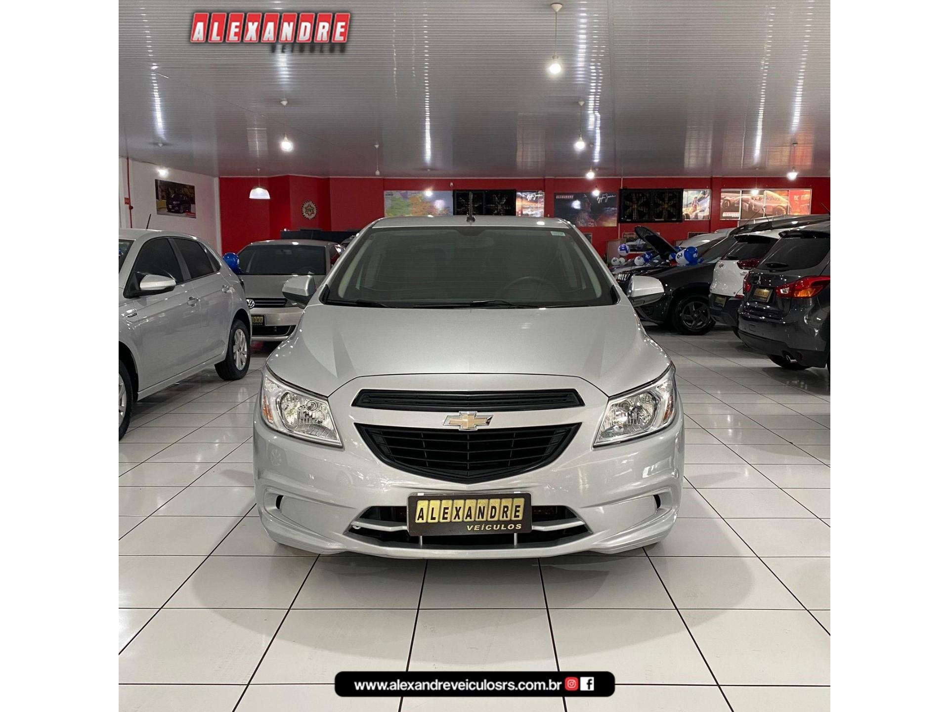 Foto numero 5 do veiculo Chevrolet Onix HATCH LS 1.0 8V FlexPower 5p Mec.  - Prata - 2015/2015