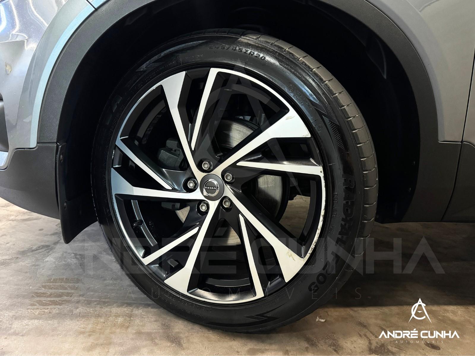 Foto numero 3 do veiculo Volvo XC 40 T-5 R-DESIGN 2.0 252cv AWD  - Cinza - 2018/2019