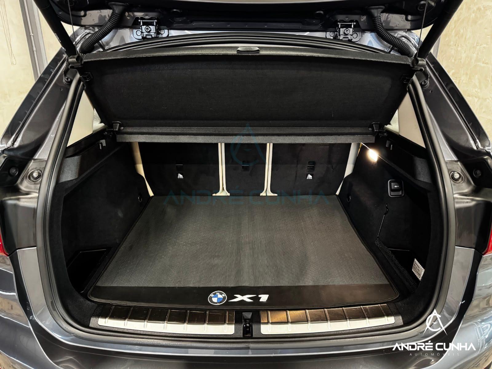 Foto numero 17 do veiculo BMW X1 SDRIVE 20i 2.0/2.0 TB Acti.Flex Aut.  - Cinza - 2017/2018