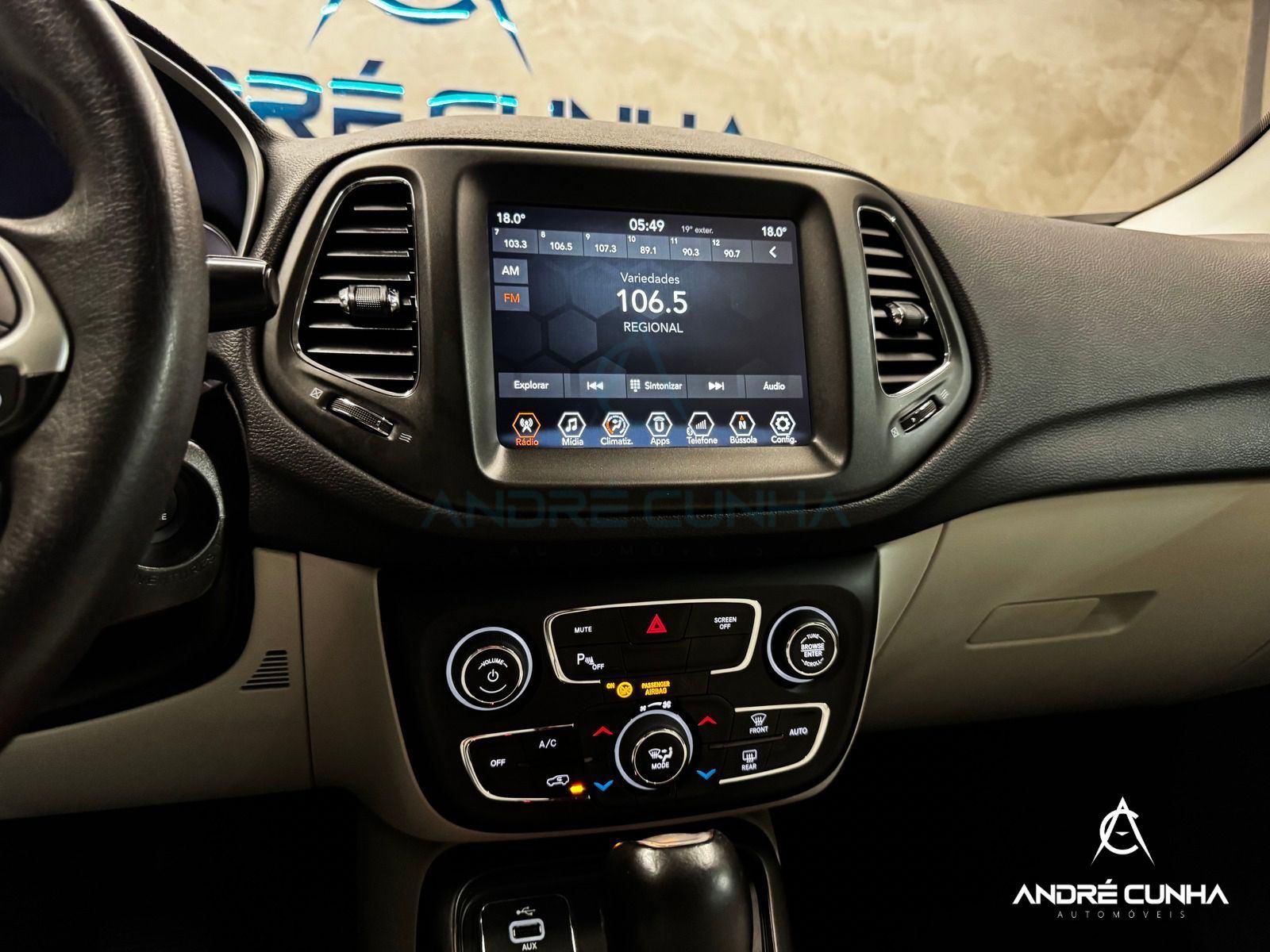 Foto numero 13 do veiculo Jeep Compass LONGITUDE 2.0 4x2 Flex 16V Aut. - Cinza - 2018/2018