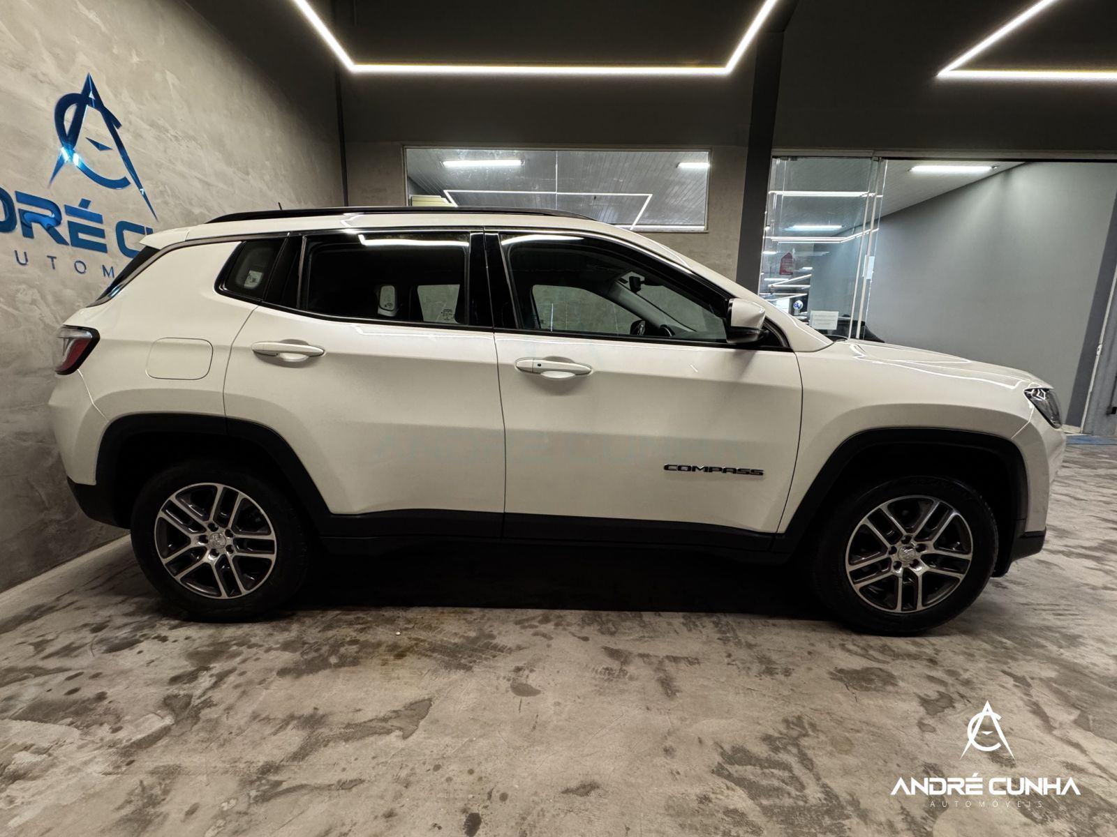 Foto numero 7 do veiculo Jeep Compass SPORT 2.0 4x2 Flex 16V Aut.  - Branca - 2020/2020