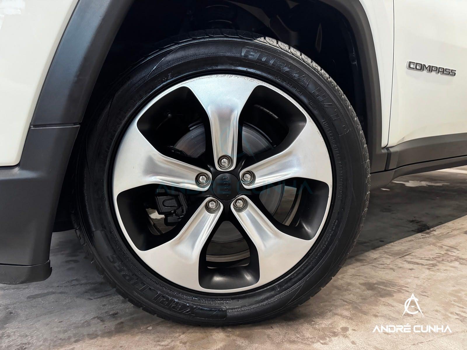 Foto numero 8 do veiculo Jeep Compass LONGITUDE 2.0 4x2 Flex 16V Aut.  - Branca - 2017/2018