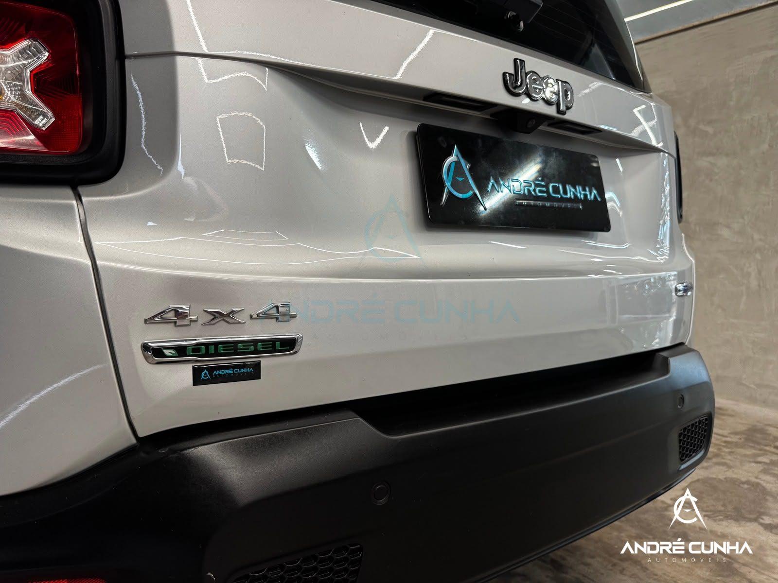 Foto numero 17 do veiculo Jeep Renegade Longitude 2.0 4x4 TB Diesel Aut  - Prata - 2018/2018