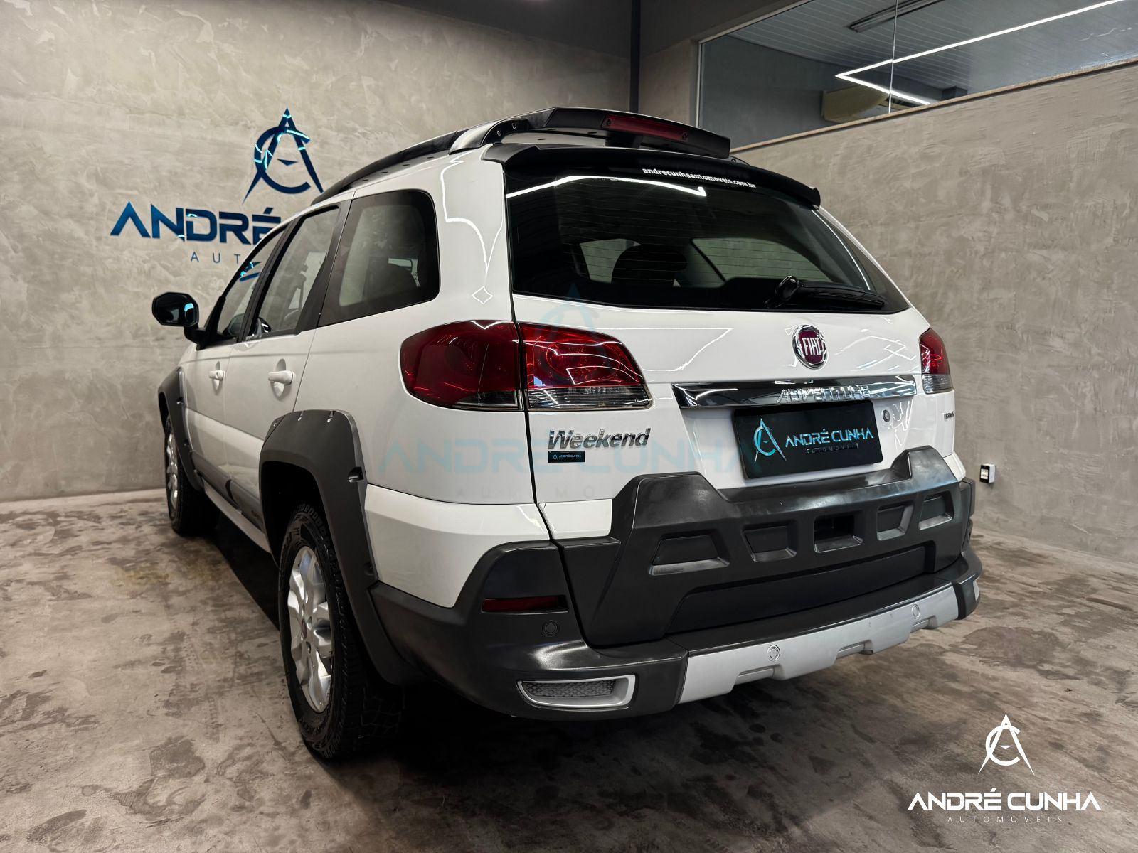 Foto numero 4 do veiculo Fiat Palio Weekend Adv. LOCKER Ext. 1.8 Flex  - Branca - 2015/2016