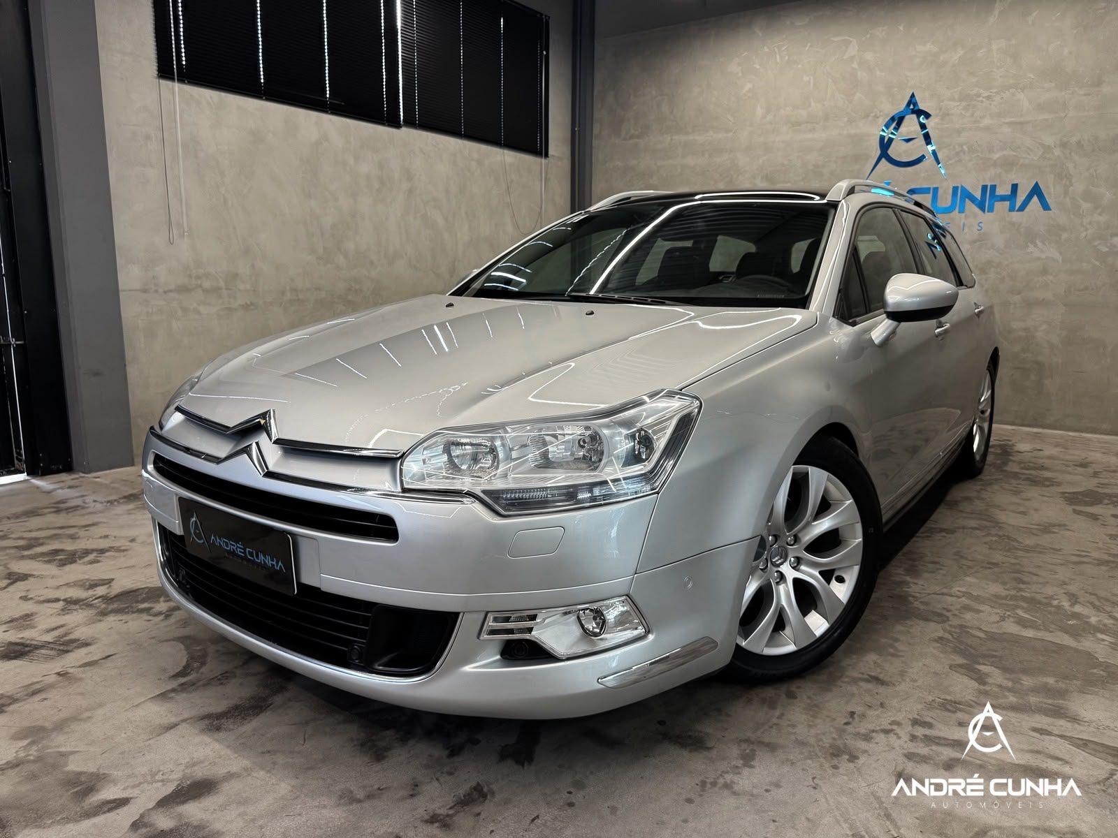 Foto numero 2 do veiculo Citroën C5 Tourer Exclusive 2.0 16V 5p Aut. 2011 - Prata - 2010/2011