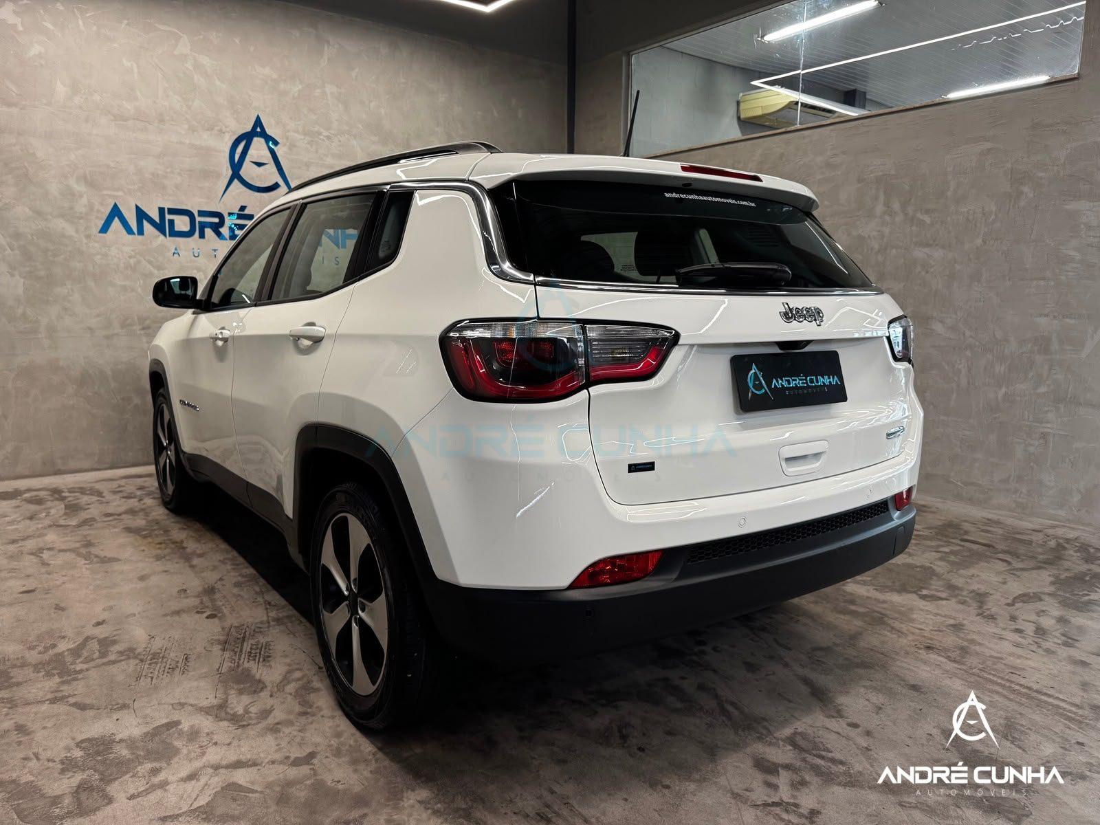 Foto numero 4 do veiculo Jeep Compass LONGITUDE 2.0 4x2 Flex 16V Aut.  - Branca - 2017/2018