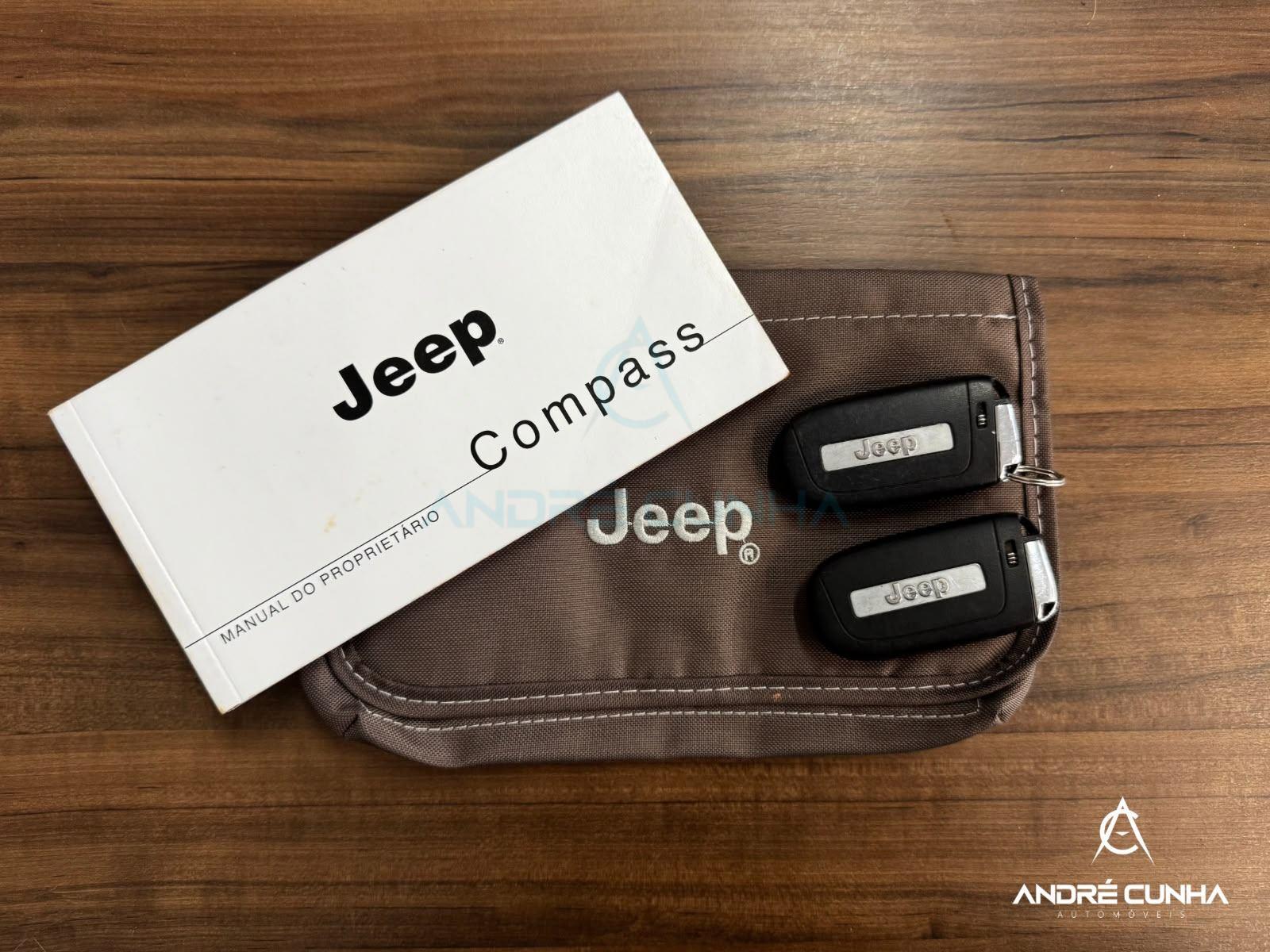 Foto numero 17 do veiculo Jeep Compass LONGITUDE 2.0 4x2 Flex 16V Aut.  - Branca - 2017/2018