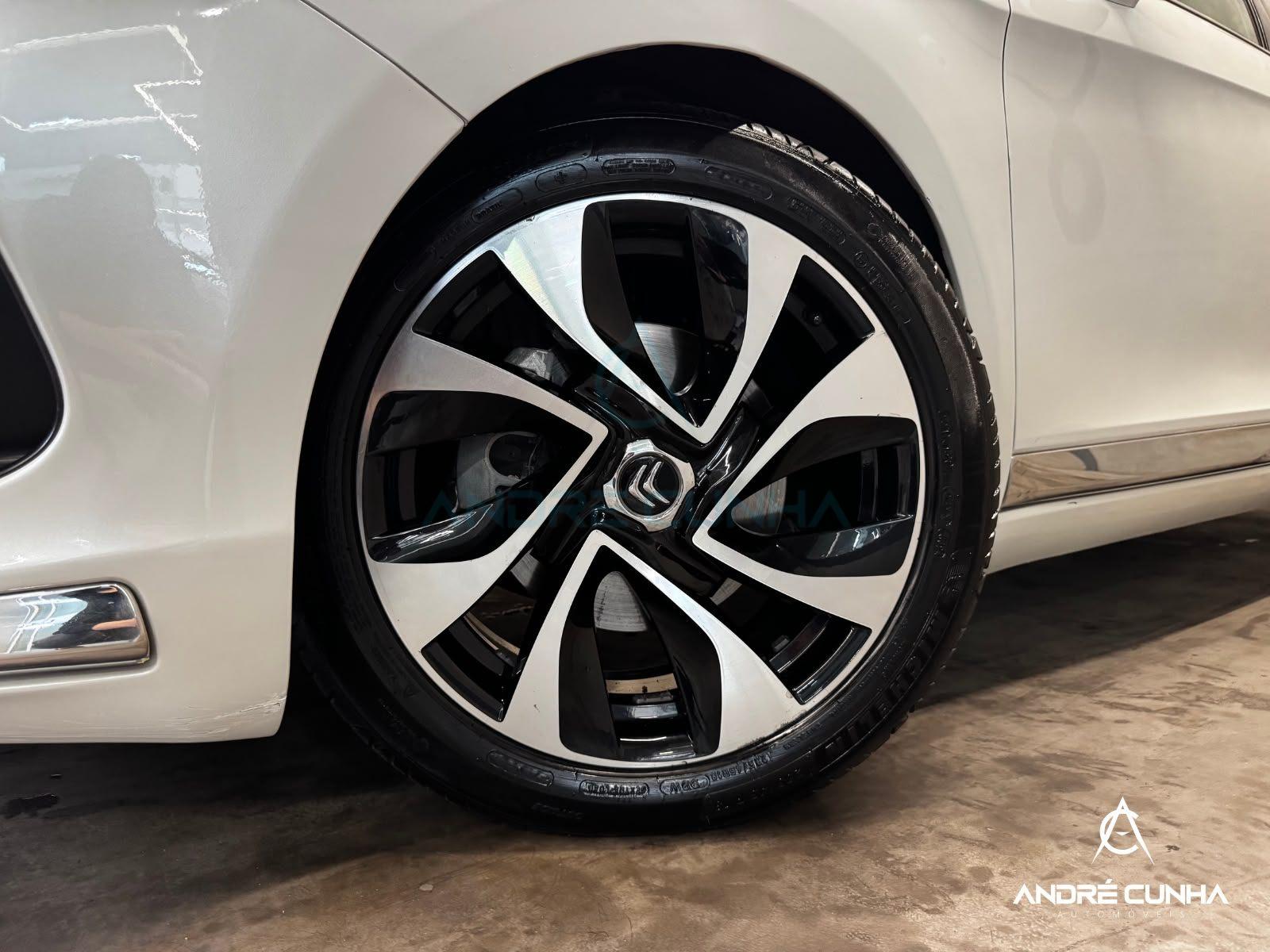Foto numero 8 do veiculo Citroën DS5 1.6 So Chic Turbo 16V 5p Aut.  - Branca - 2014/2015