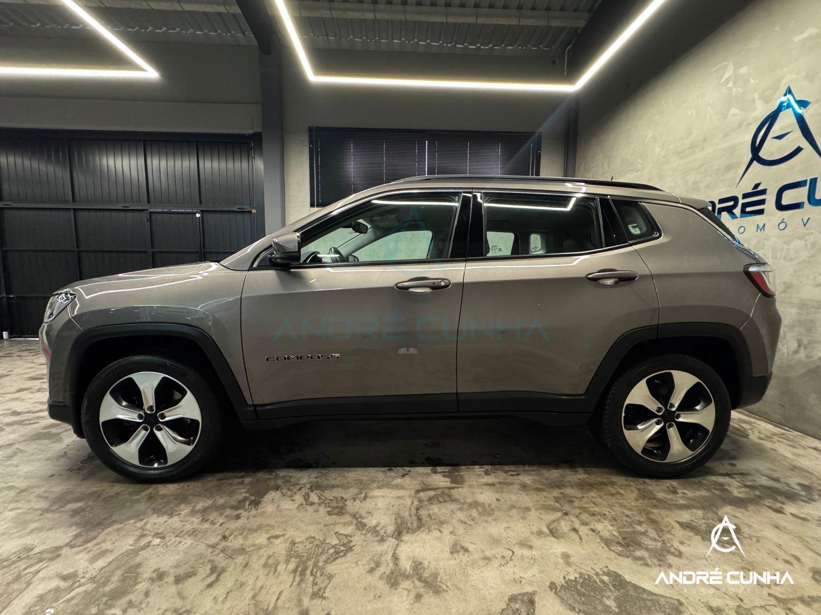Foto numero 3 do veiculo Jeep Compass LONGITUDE 2.0 4x2 Flex 16V Aut. - Cinza - 2018/2018