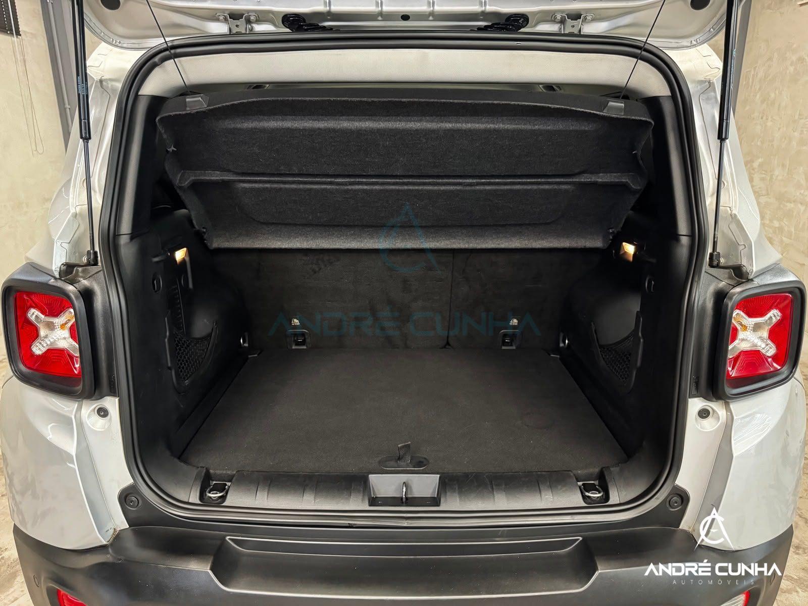 Foto numero 15 do veiculo Jeep Renegade Longitude 2.0 4x4 TB Diesel Aut  - Prata - 2018/2018