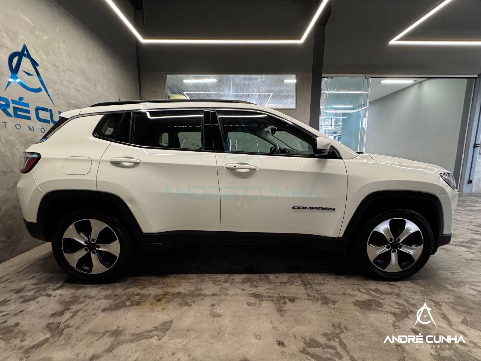 Foto numero 7 do veiculo Jeep Compass LONGITUDE 2.0 4x2 Flex 16V Aut.  - Branca - 2017/2018