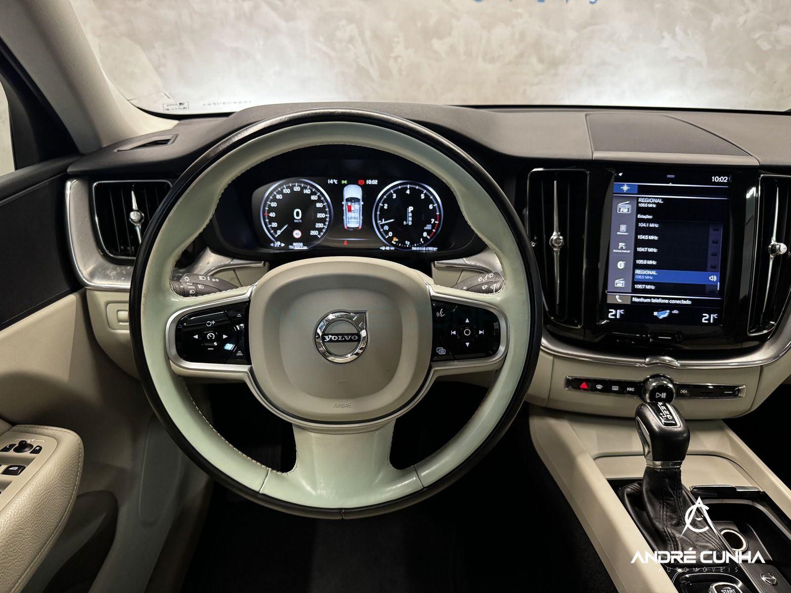 Foto numero 11 do veiculo Volvo XC60 T-5 MOMENTUM 2.0 254cv AWD 5p  - Cinza - 2018/2019