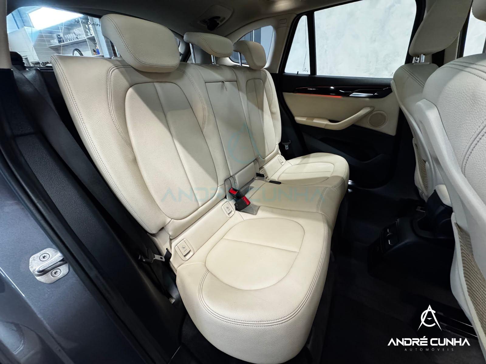 Foto numero 16 do veiculo BMW X1 SDRIVE 20i 2.0/2.0 TB Acti.Flex Aut.  - Cinza - 2017/2018