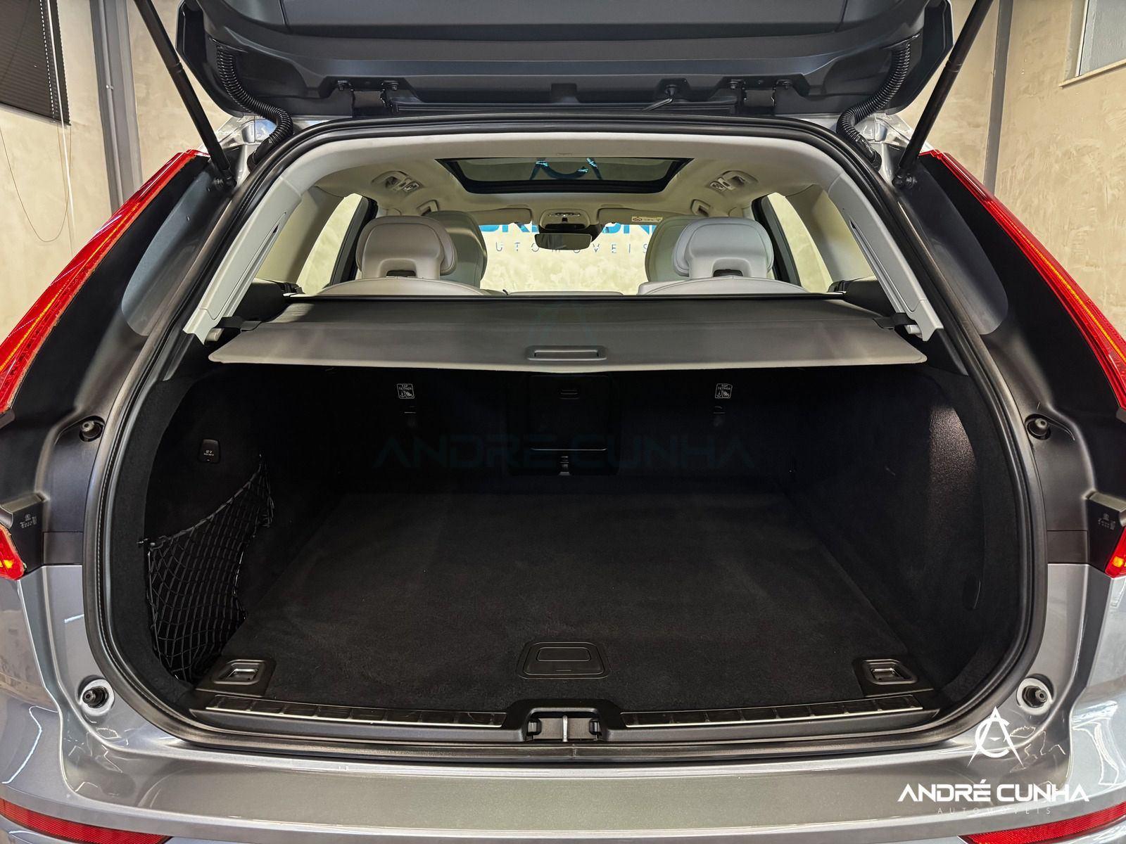 Foto numero 17 do veiculo Volvo XC60 T-5 MOMENTUM 2.0 254cv AWD 5p  - Cinza - 2018/2019