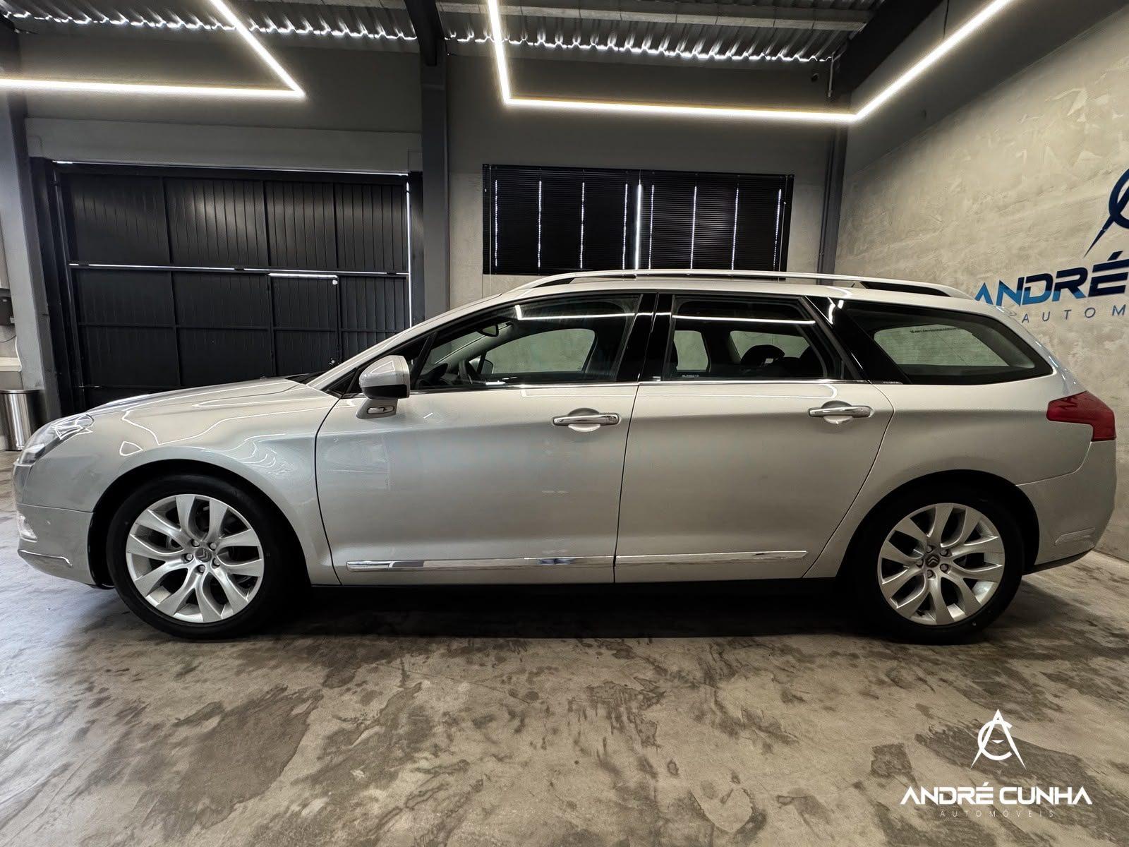 Foto numero 3 do veiculo Citroën C5 Tourer Exclusive 2.0 16V 5p Aut. 2011 - Prata - 2010/2011