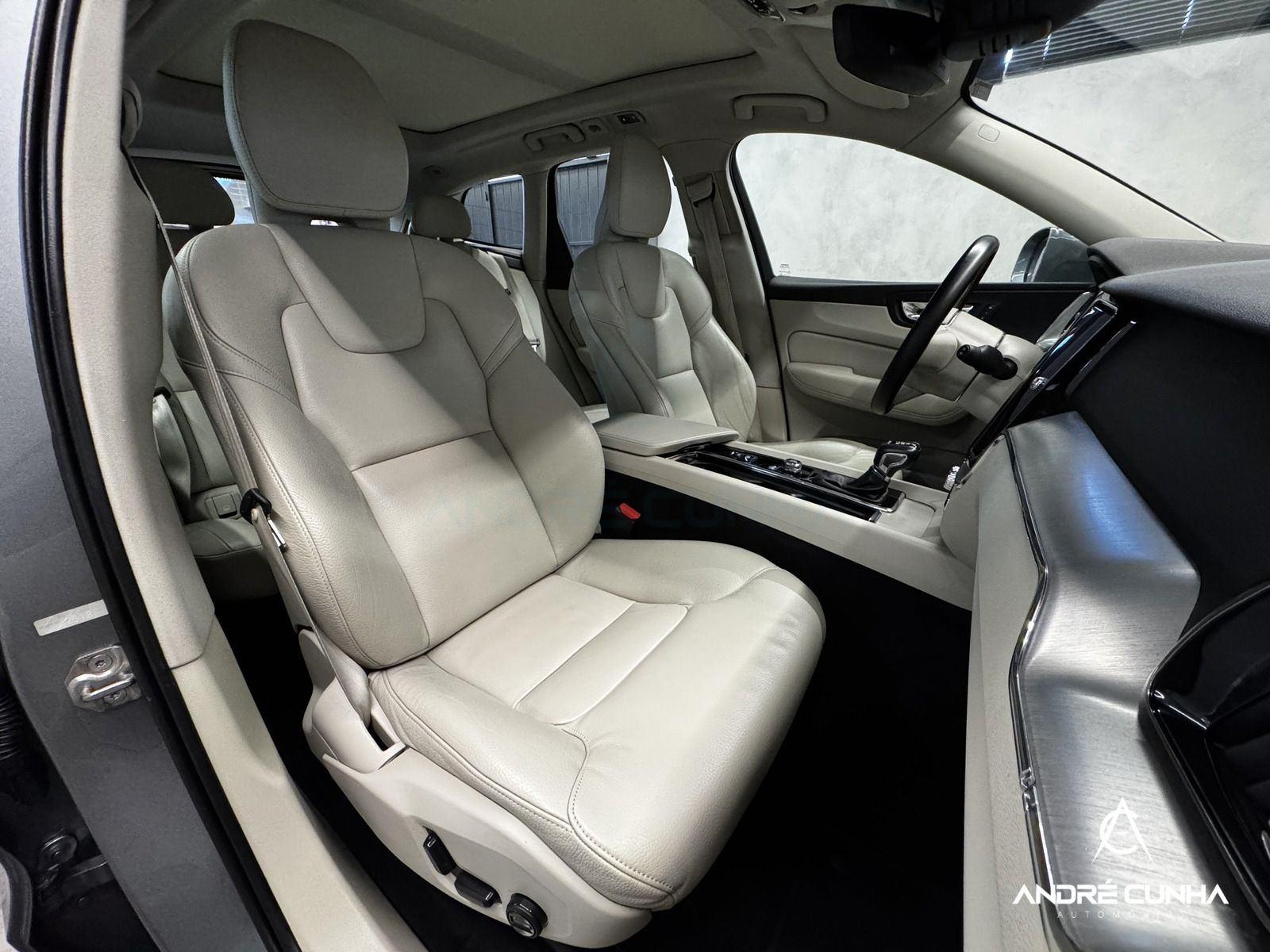 Foto numero 14 do veiculo Volvo XC60 T-5 MOMENTUM 2.0 254cv AWD 5p  - Cinza - 2018/2019